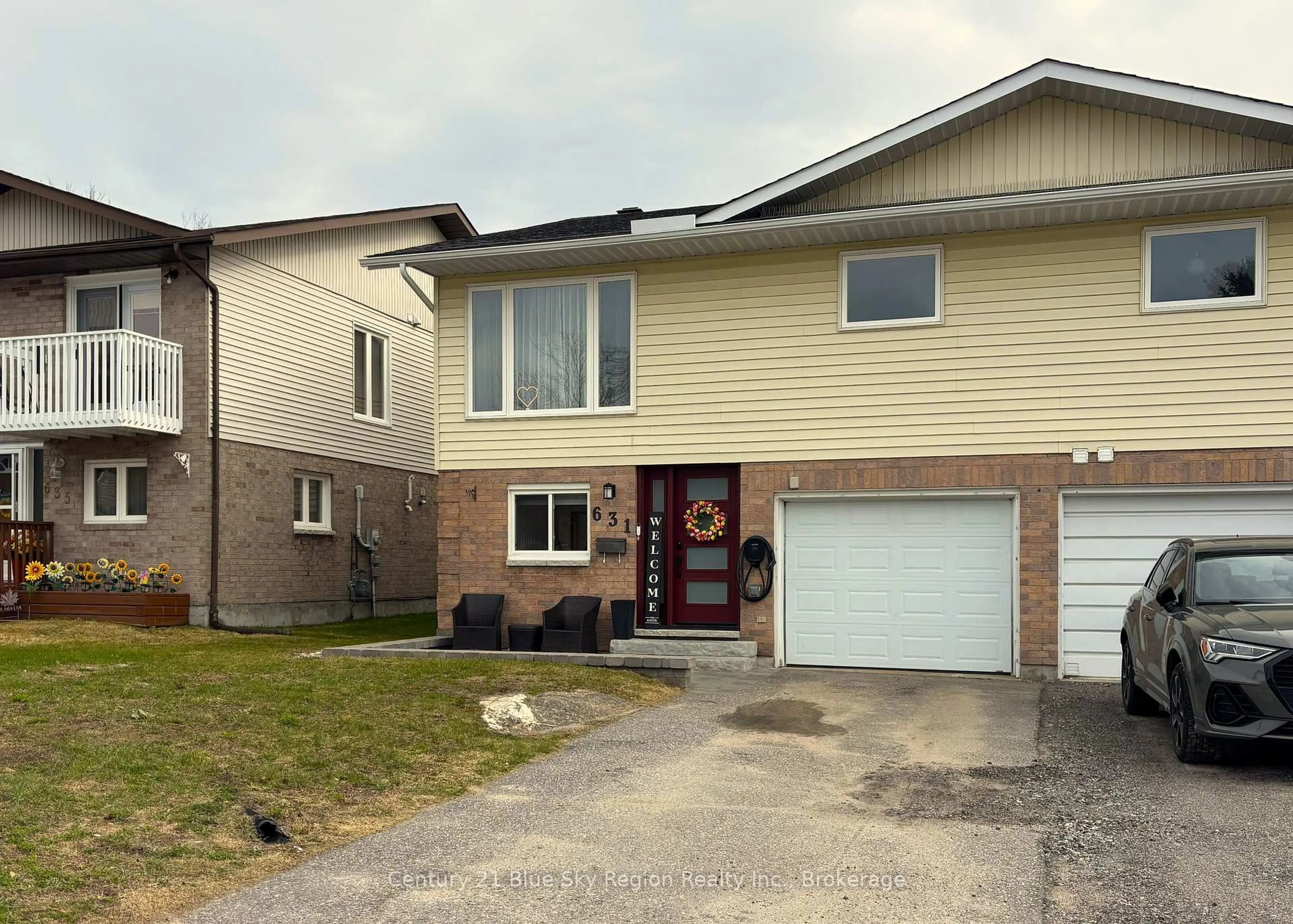 Home with vinyl exterior material, street for 631 Bromley Ave, North Bay Ontario P1B 9J1