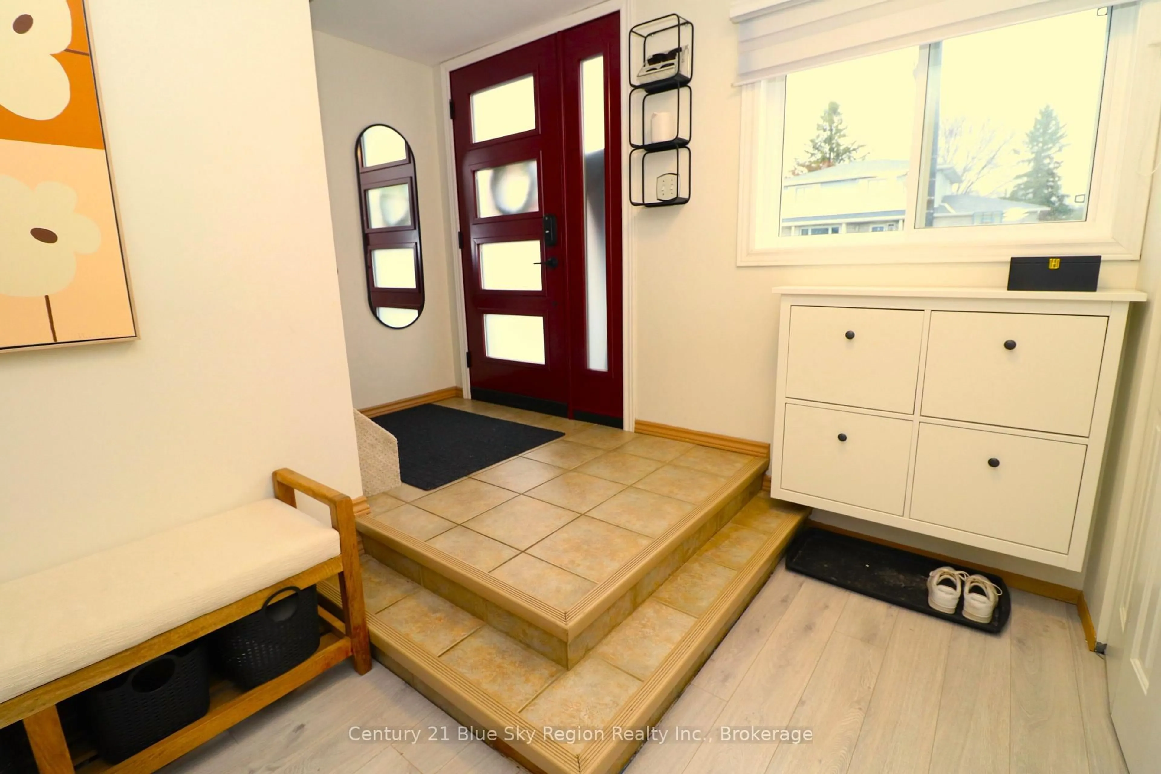 Indoor entryway for 631 Bromley Ave, North Bay Ontario P1B 9J1