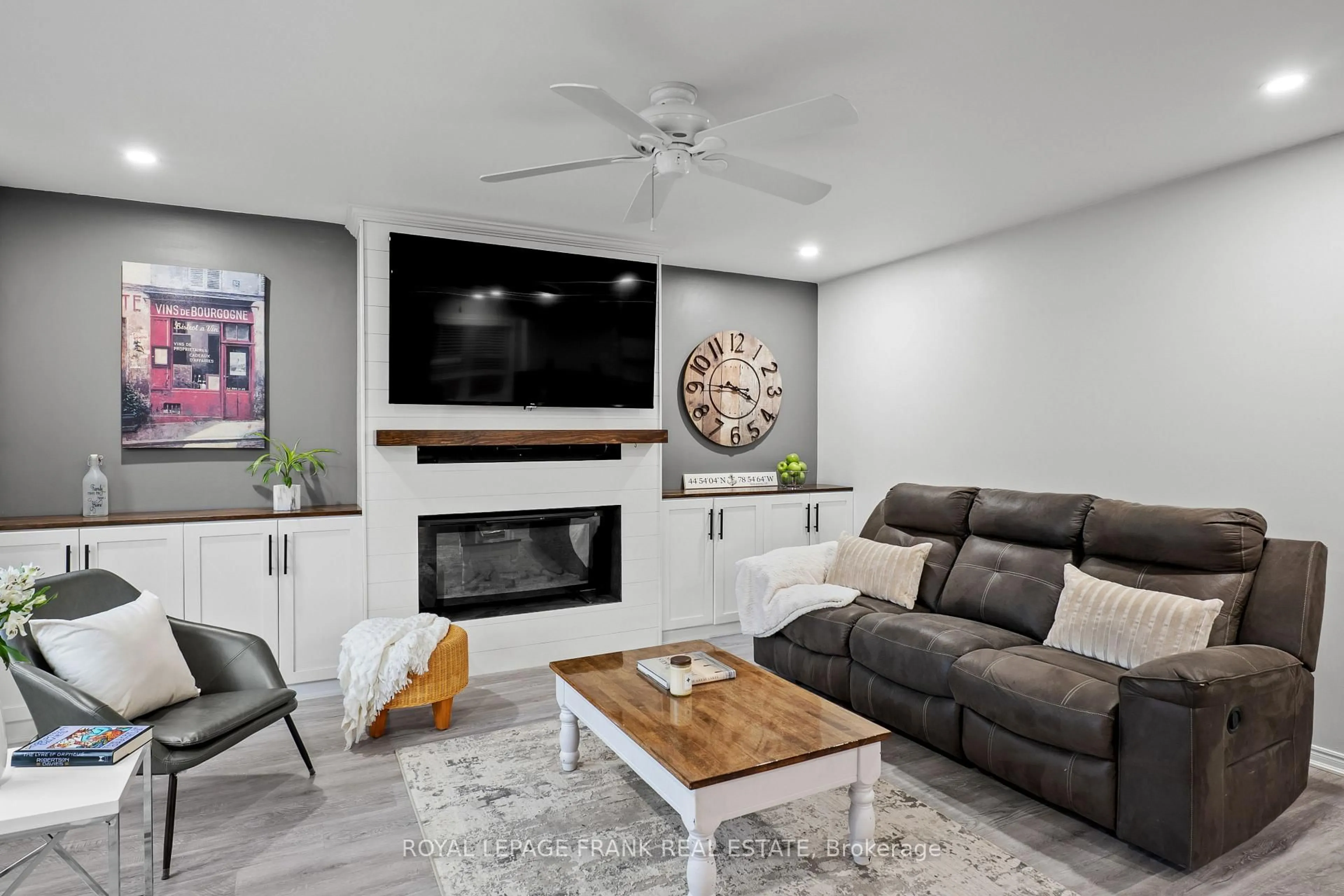 Living room with furniture, unknown for 21 Birch Cres, Kawartha Lakes Ontario K0M 1A0