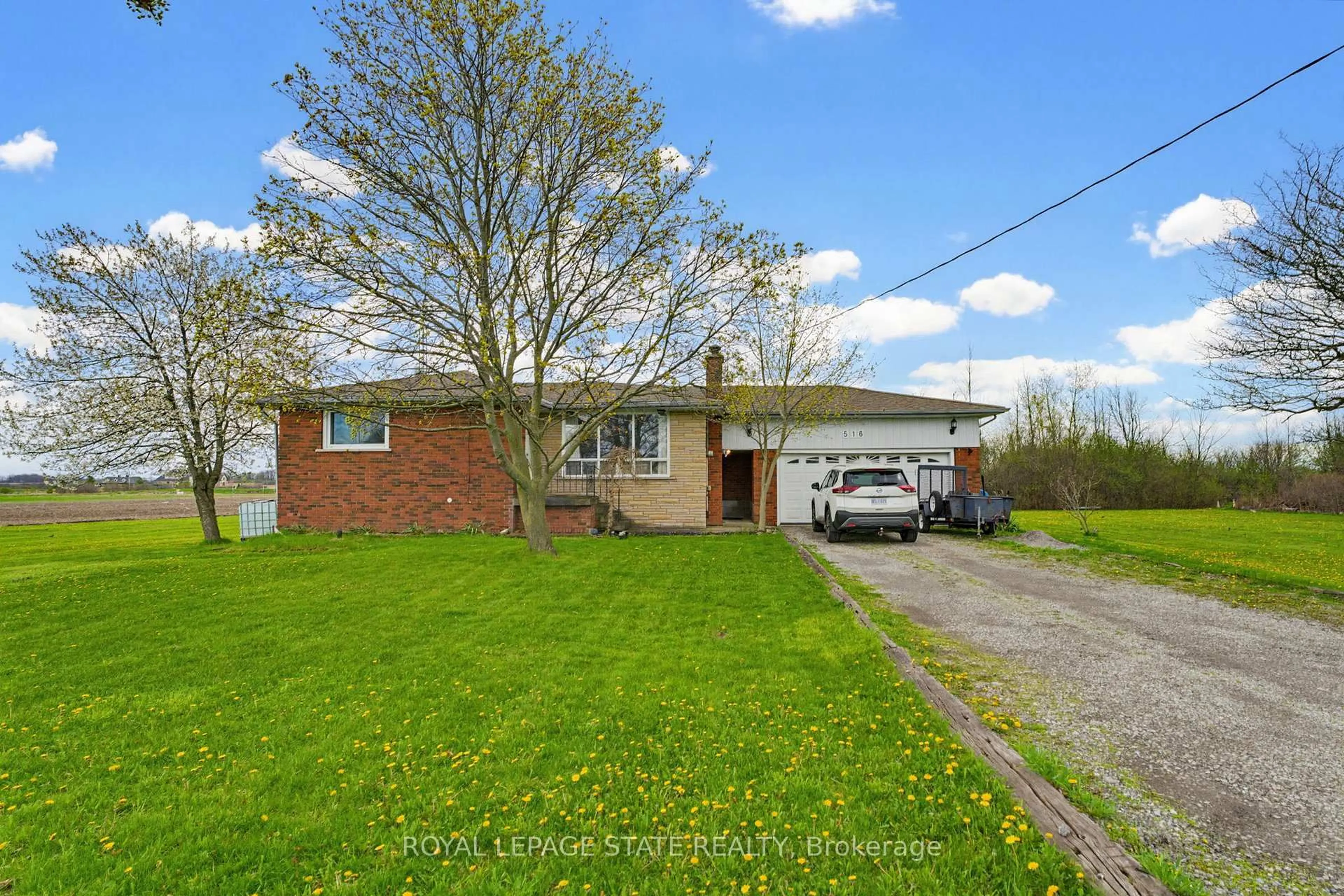 A pic from outside/outdoor area/front of a property/back of a property/a pic from drone, street for 516 Mud St, Hamilton Ontario L8J 3C7
