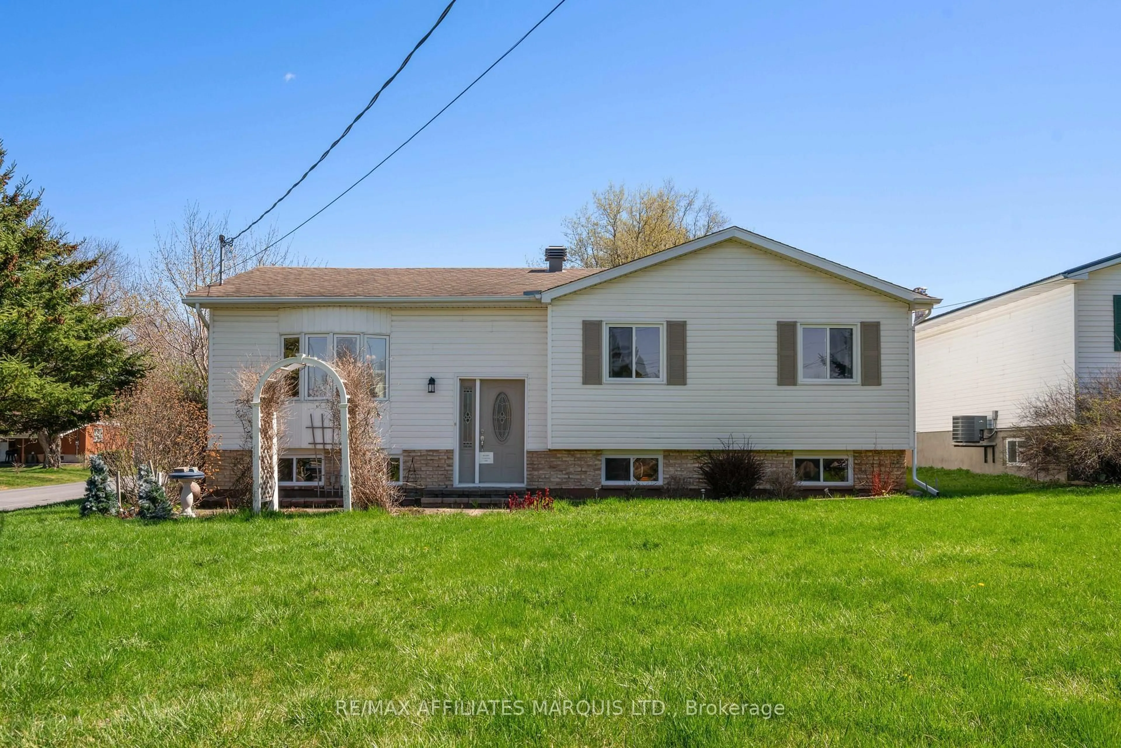 Home with vinyl exterior material, street for 3497 Bruce St, South Stormont Ontario K6K 1N2