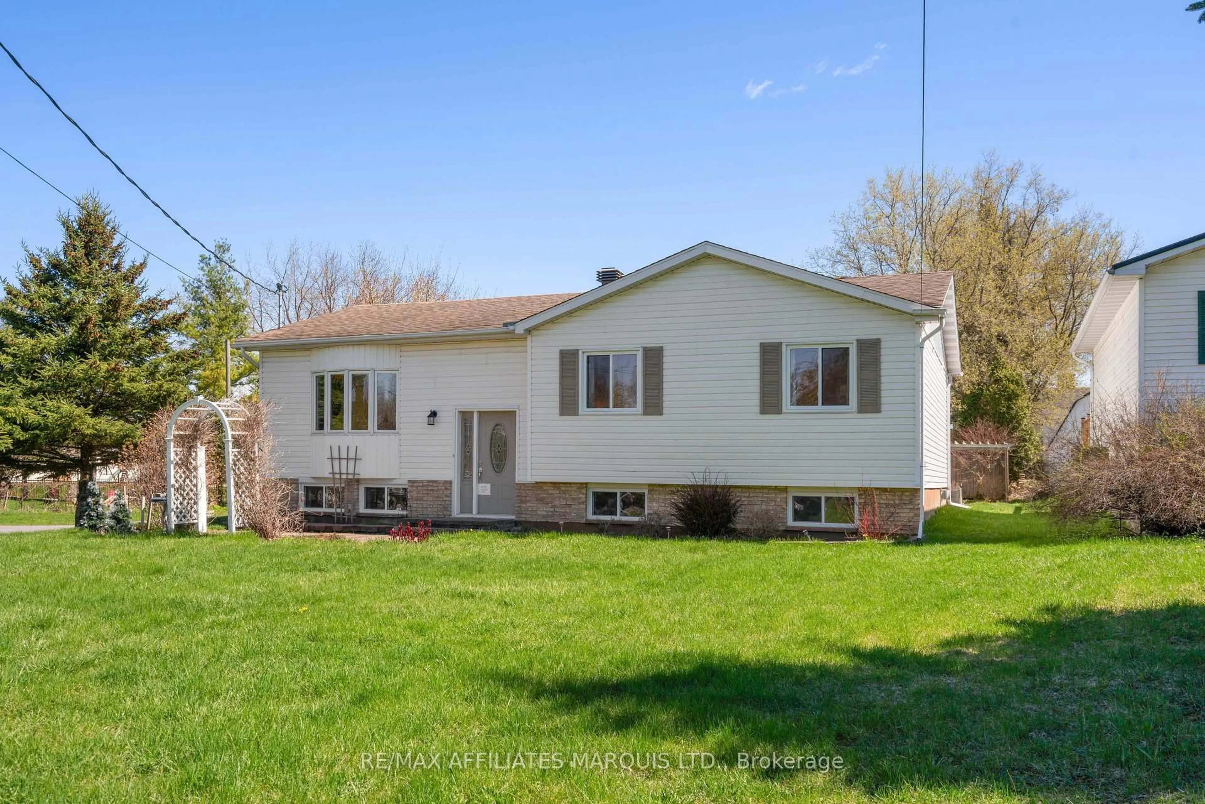 Home with vinyl exterior material, street for 3497 Bruce St, South Stormont Ontario K6K 1N2