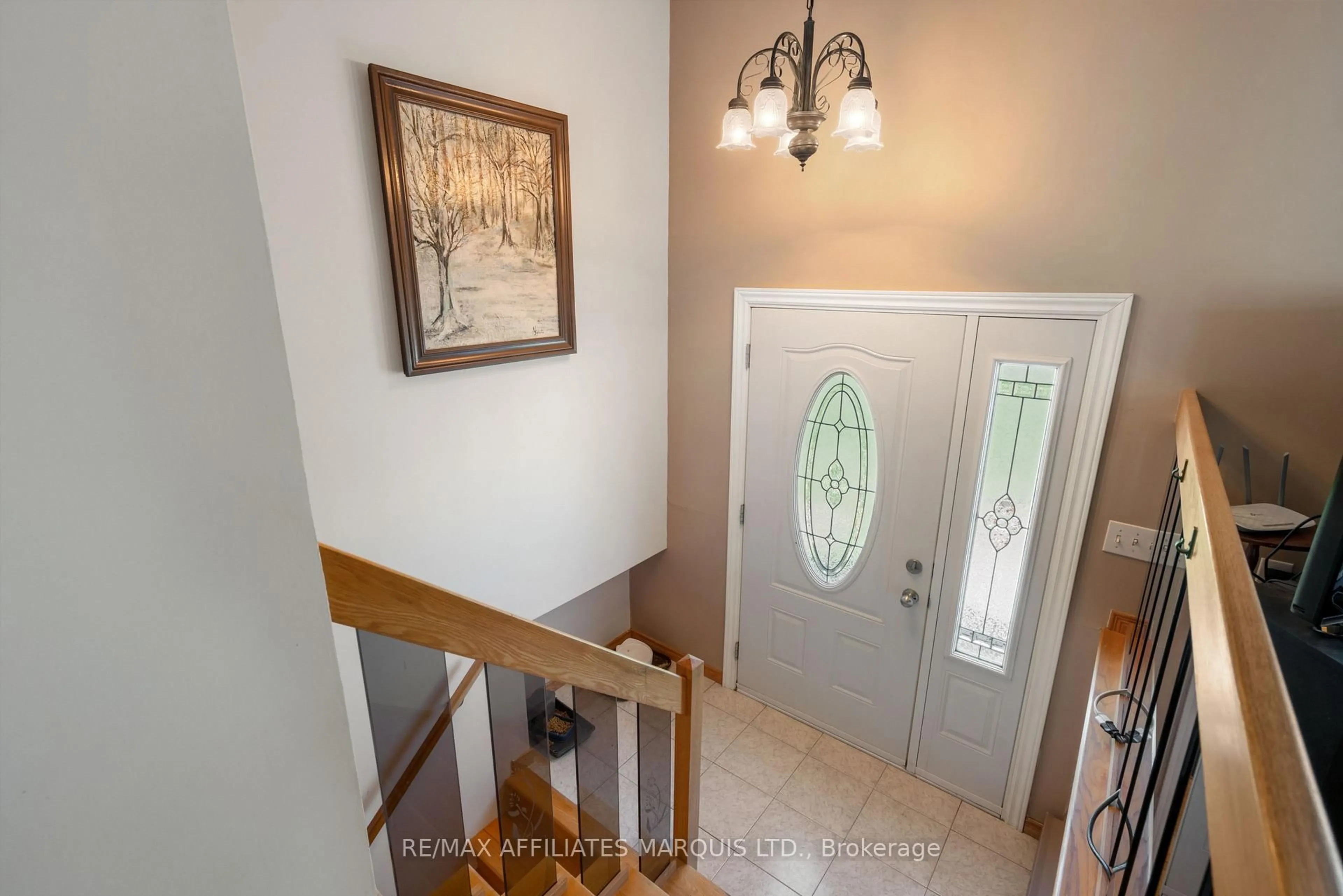 Indoor entryway for 3497 Bruce St, South Stormont Ontario K6K 1N2