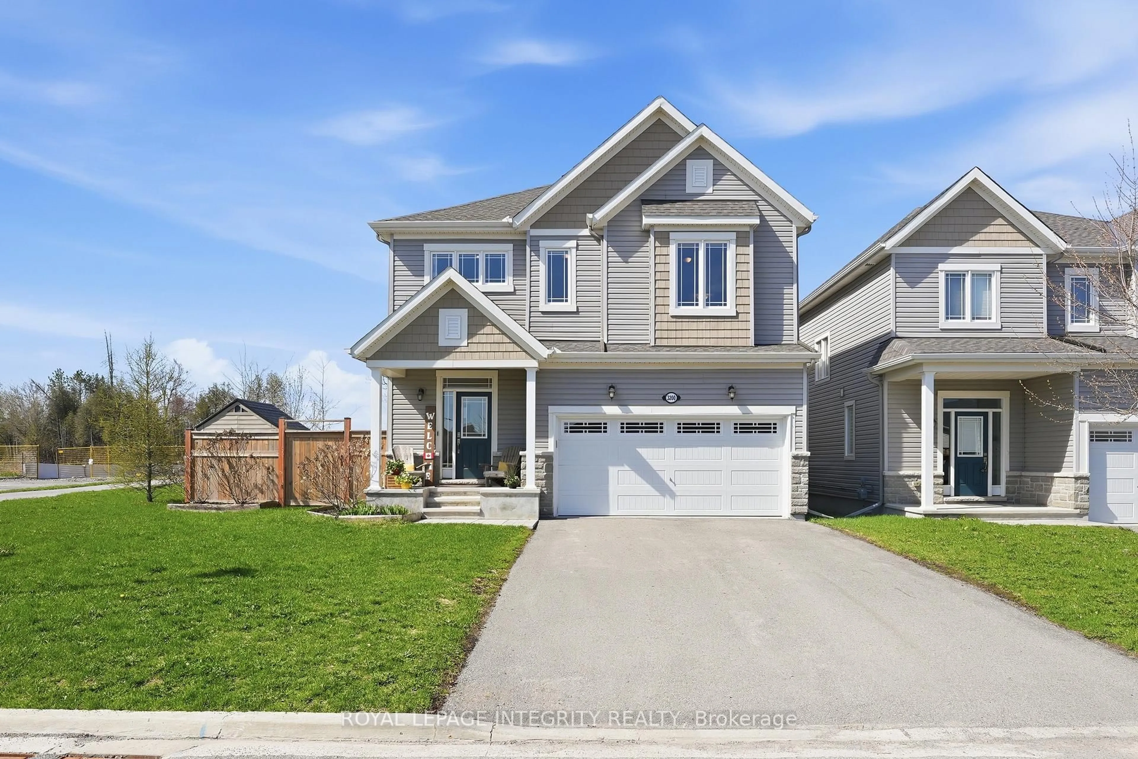 Home with vinyl exterior material, street for 3200 Harvester Cres, North Grenville Ontario K0G 1J0