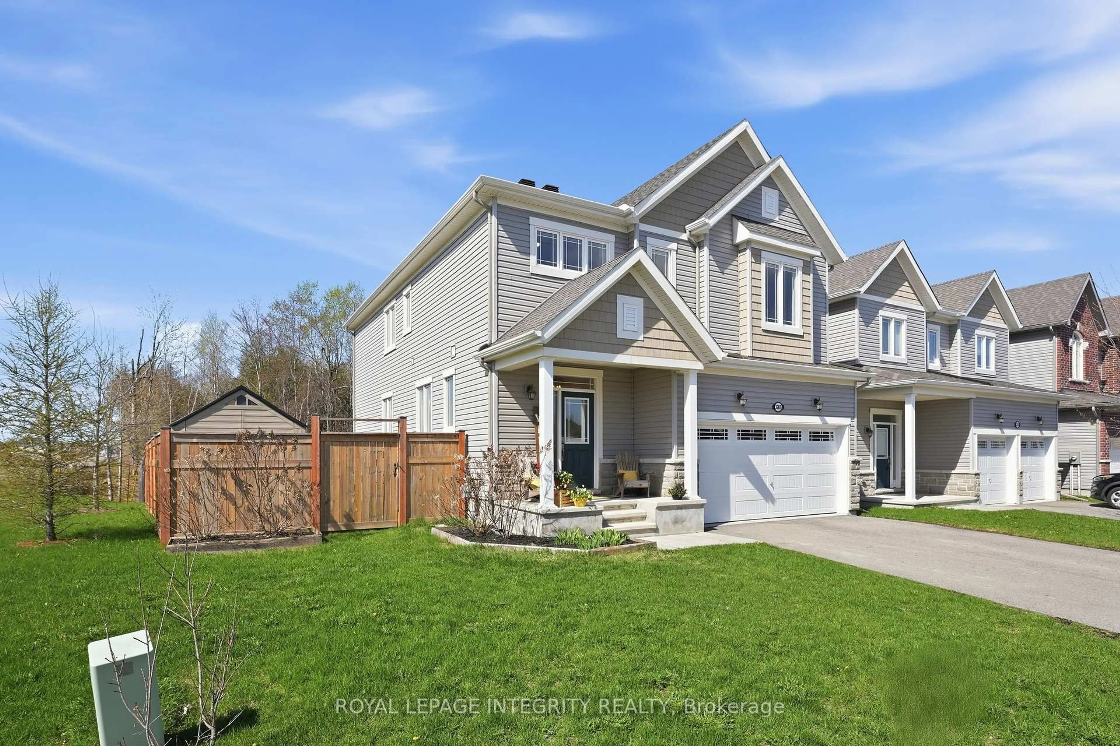 Home with vinyl exterior material, street for 3200 Harvester Cres, North Grenville Ontario K0G 1J0