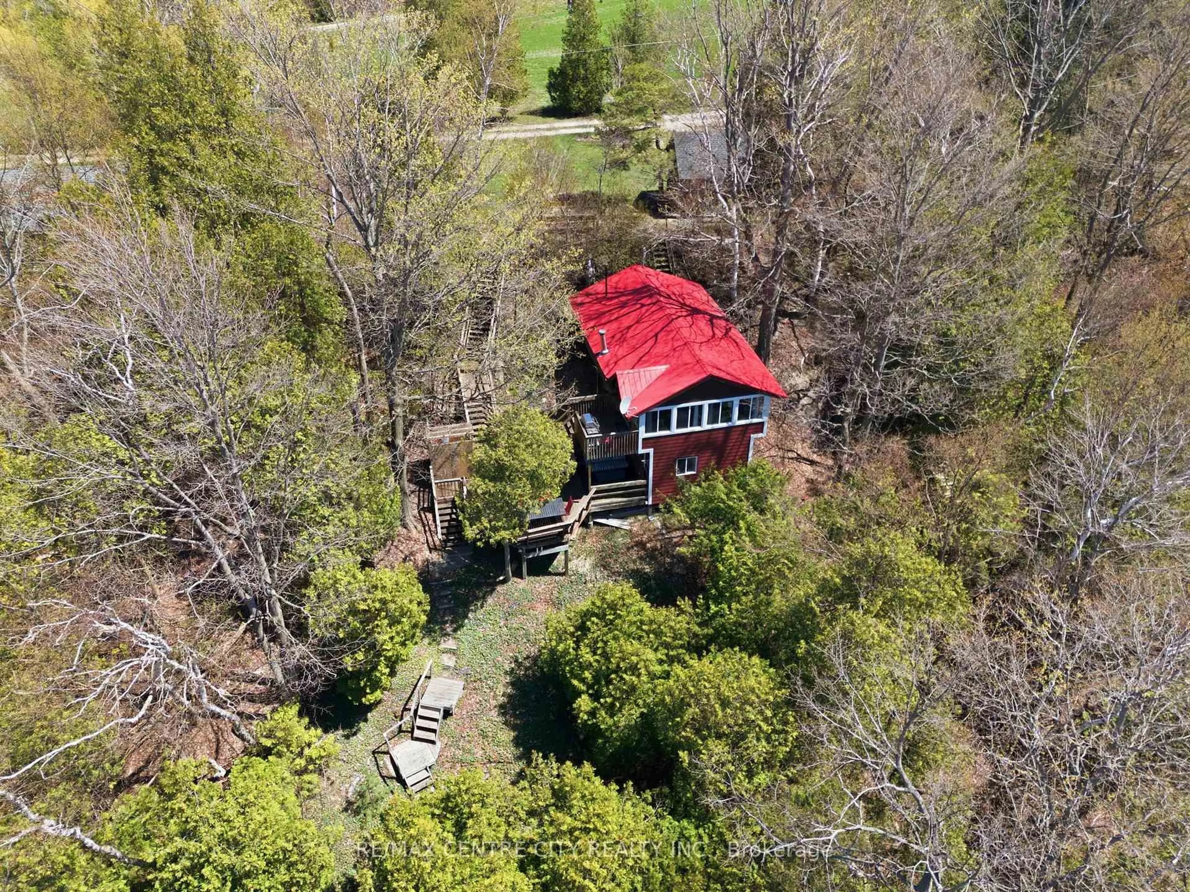 A pic from outside/outdoor area/front of a property/back of a property/a pic from drone, unknown for 82431 Golf Course Rd, Ashfield-Colborne-Wawanosh Ontario N0M 3Y2