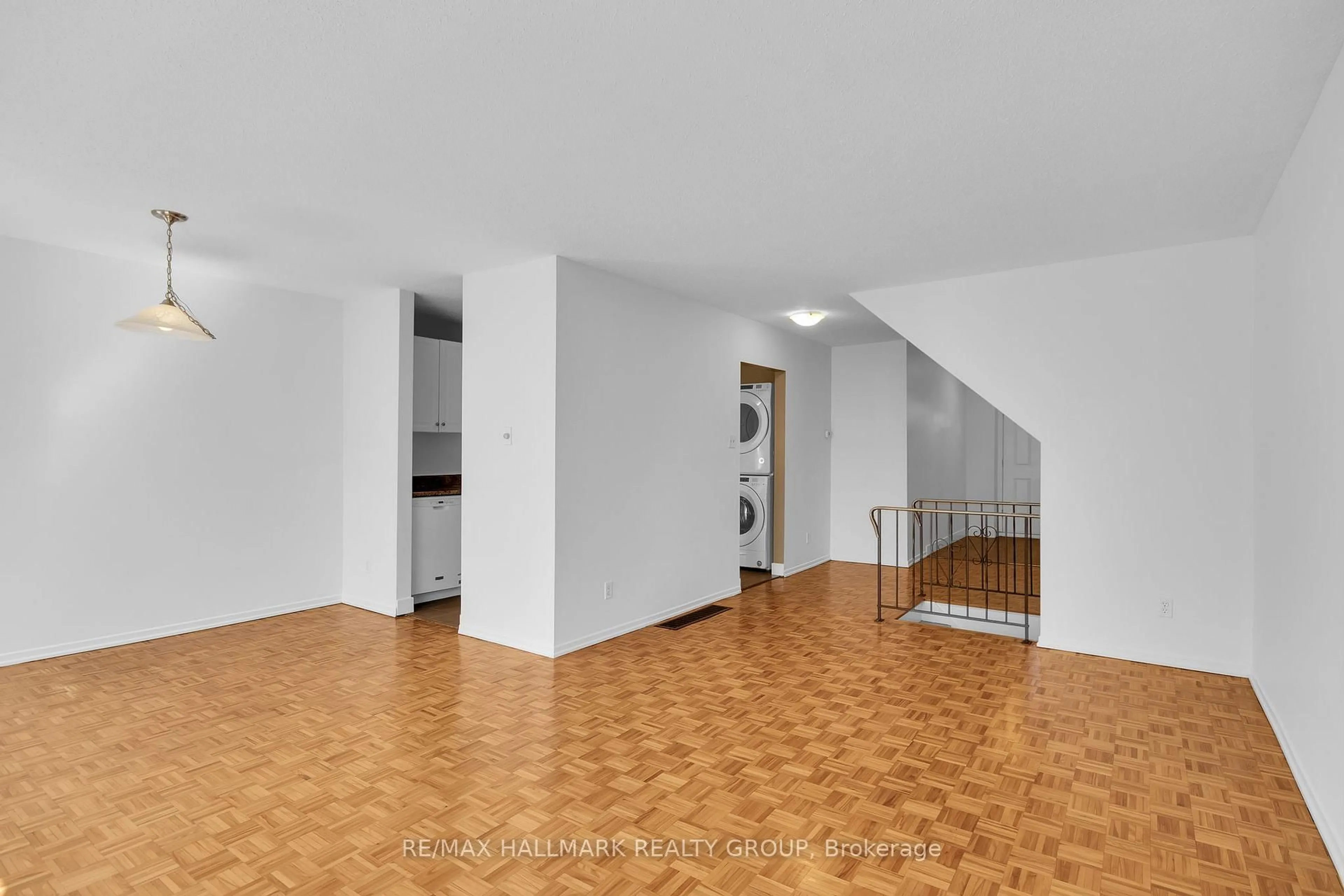 Indoor foyer for 338 Stone Quarry Private, Ottawa Ontario K1K 3Y2