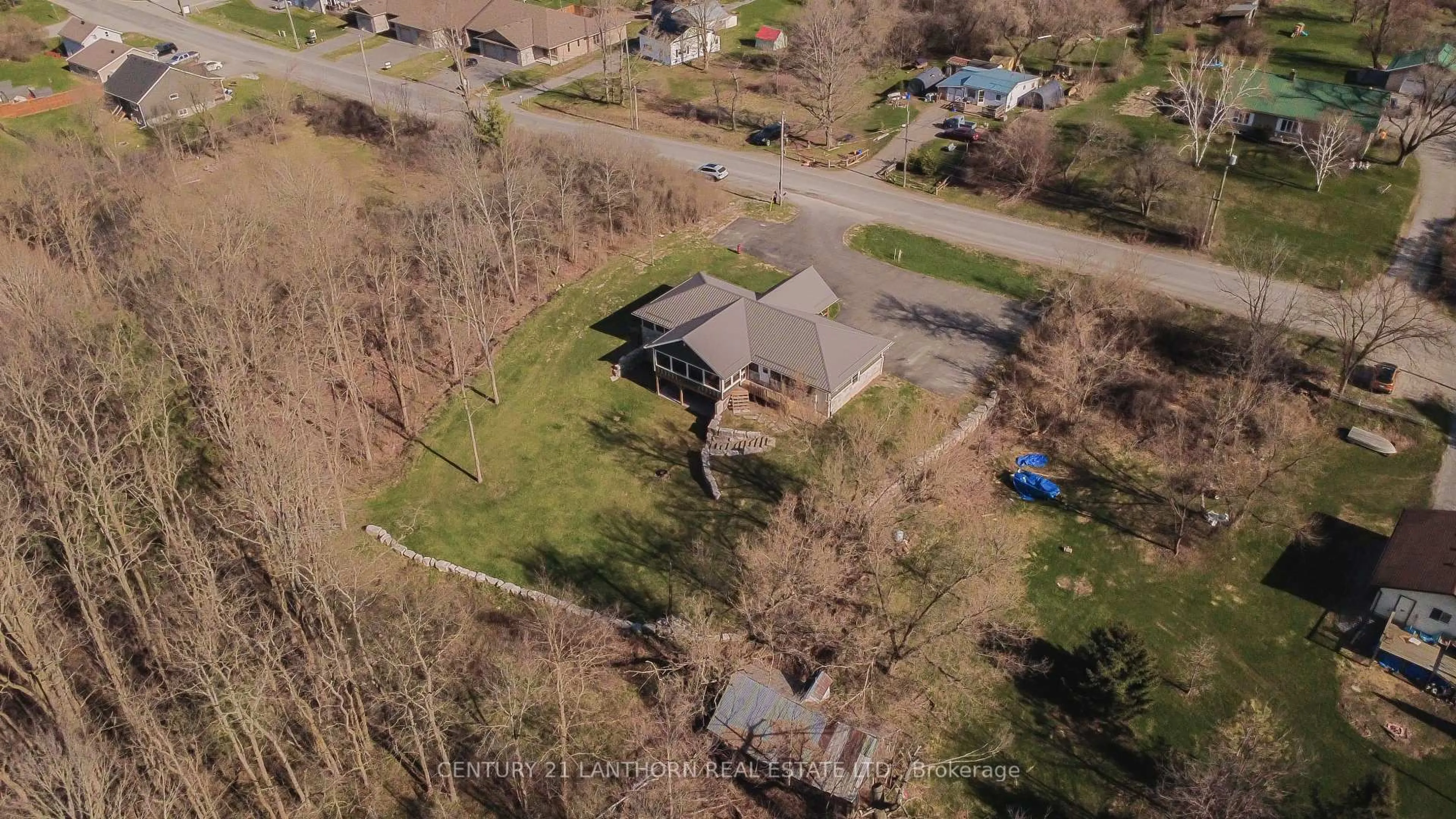 A pic from outside/outdoor area/front of a property/back of a property/a pic from drone, street for 90 Seymour St, Madoc Ontario K0K 2K0