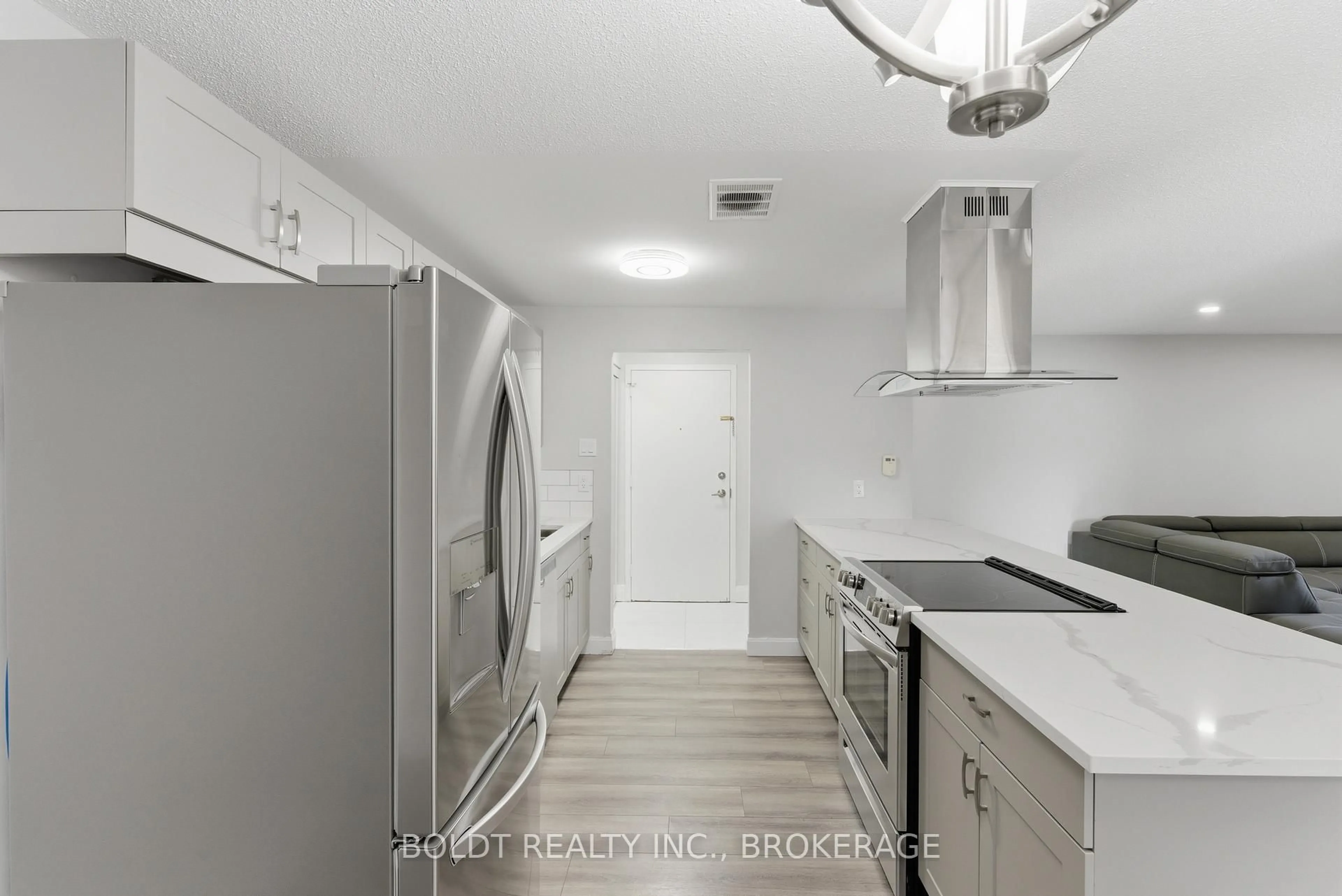 Standard kitchen, unknown for 264 Grantham Ave #107, St. Catharines Ontario L2P 3H1