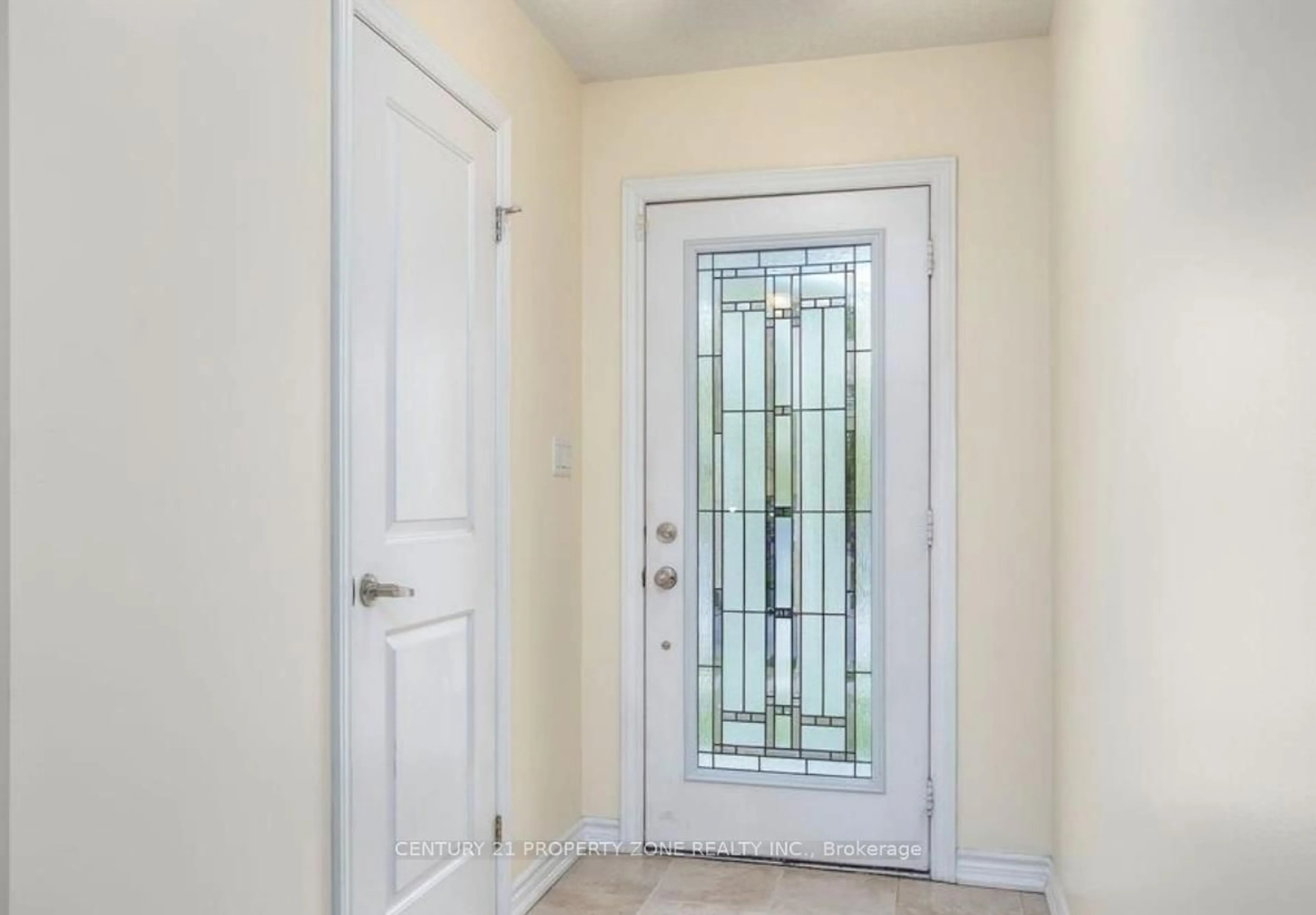 Indoor entryway for 190 Summit Ridge Dr, Guelph Ontario N1E 0L7
