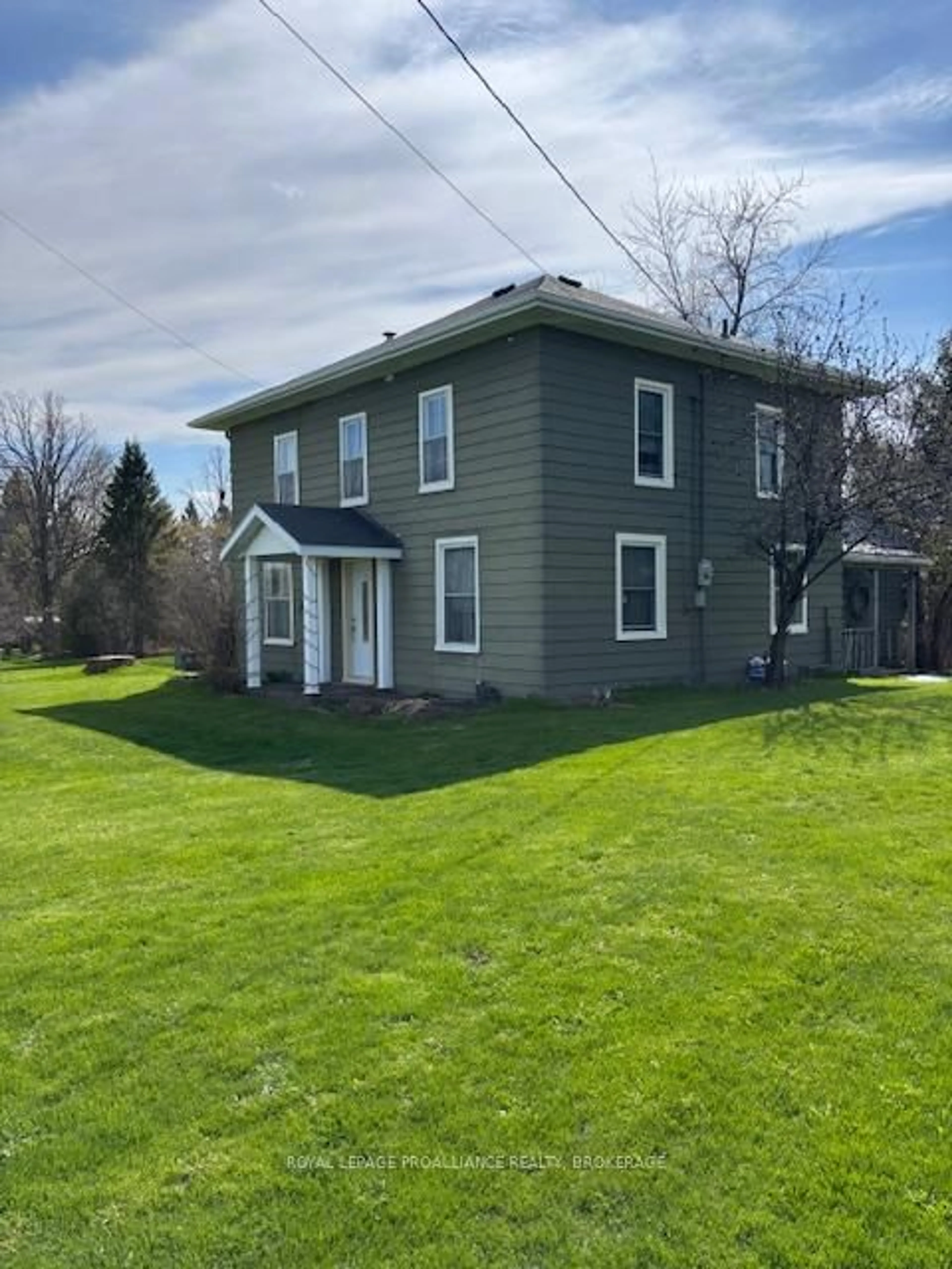 Home with vinyl exterior material, building for 5539 Highway 38, Hartington Ontario K0H 1W0