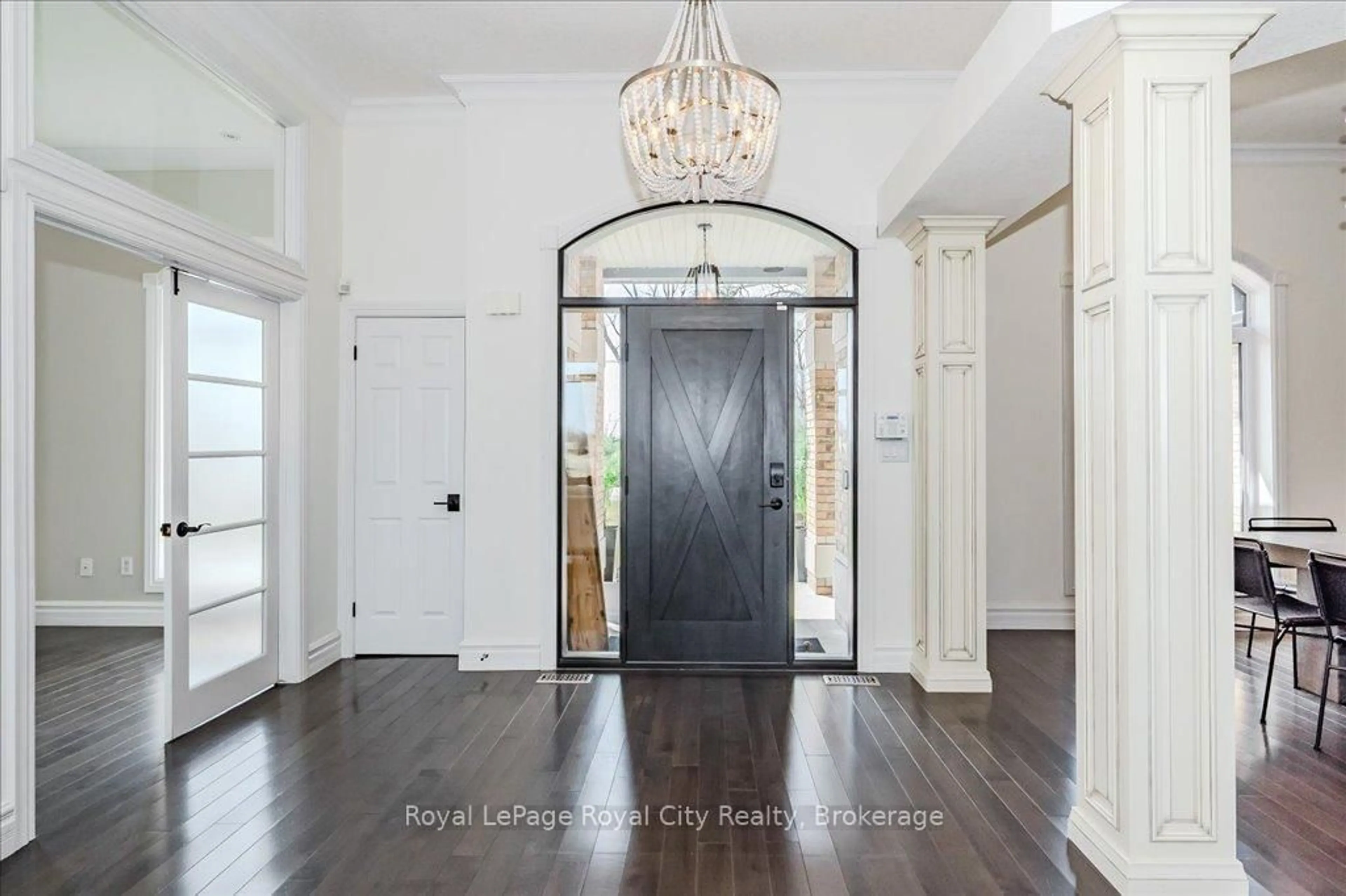 Indoor entryway for 4663 Wellington 35 Rd, Puslinch Ontario N1H 6J3