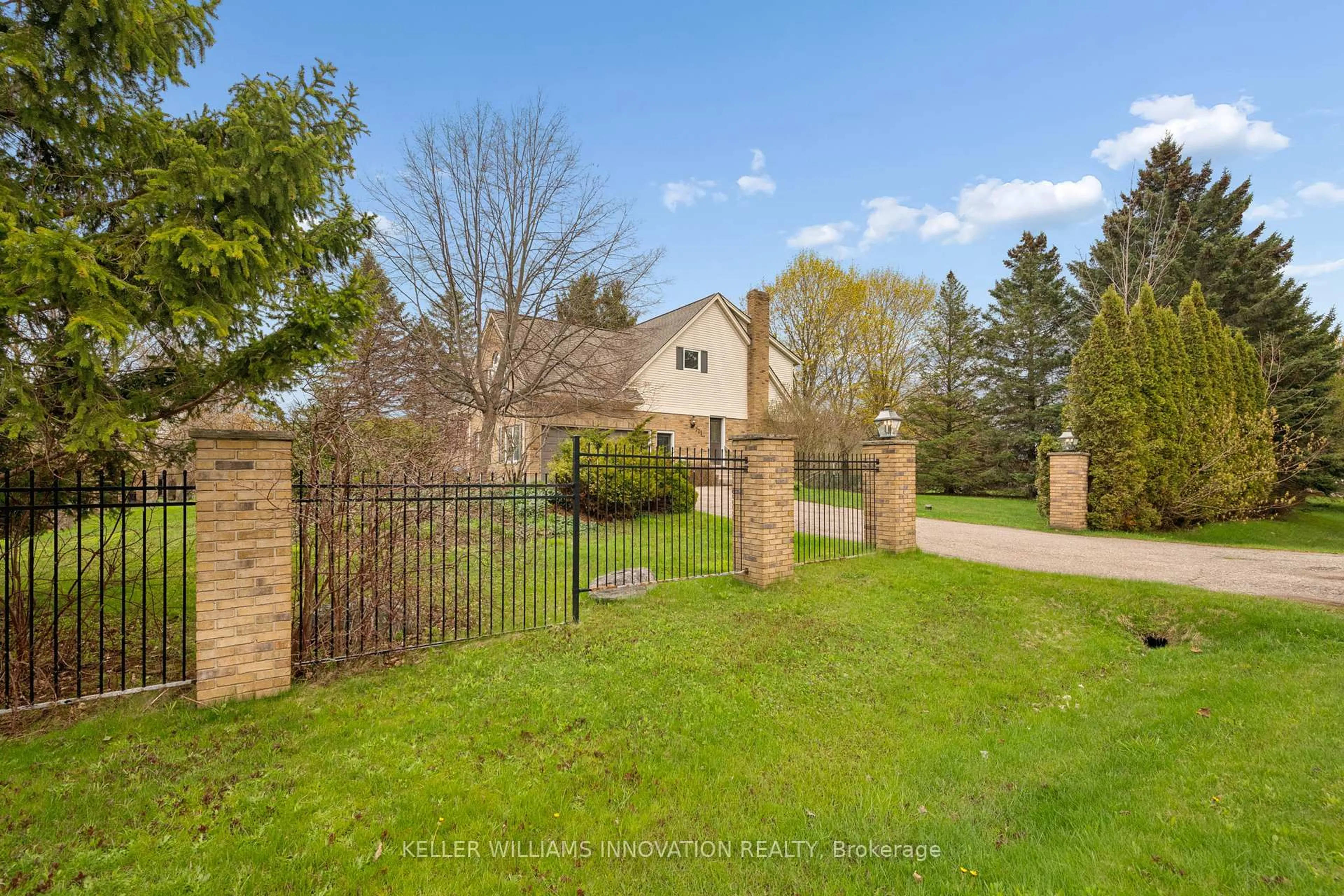 A pic from outside/outdoor area/front of a property/back of a property/a pic from drone, unknown for 721 Snowcrest Pl, Waterloo Ontario N2J 3Z4
