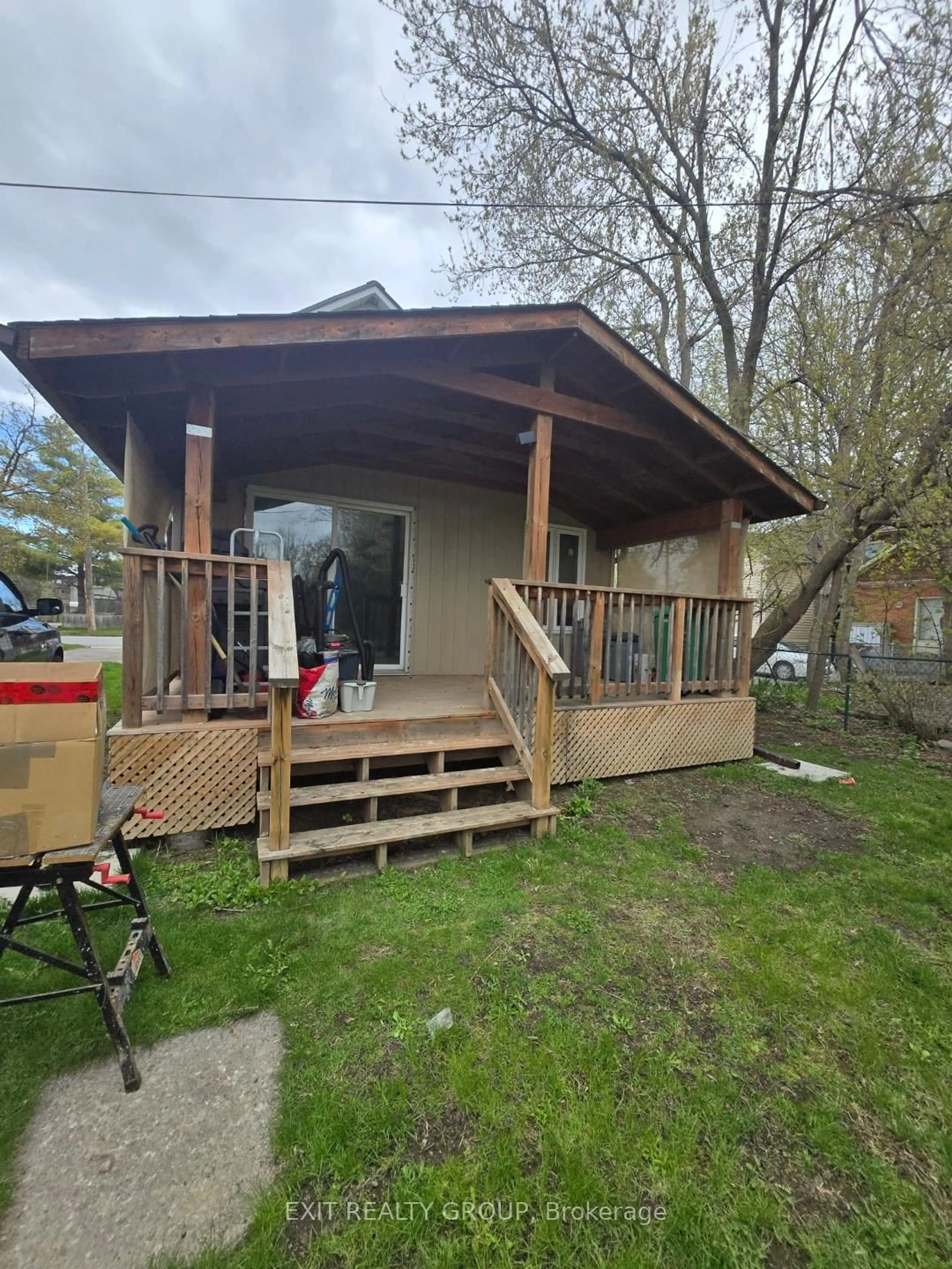 Shed for 457 Parnell St, Peterborough Ontario K9J 4J3