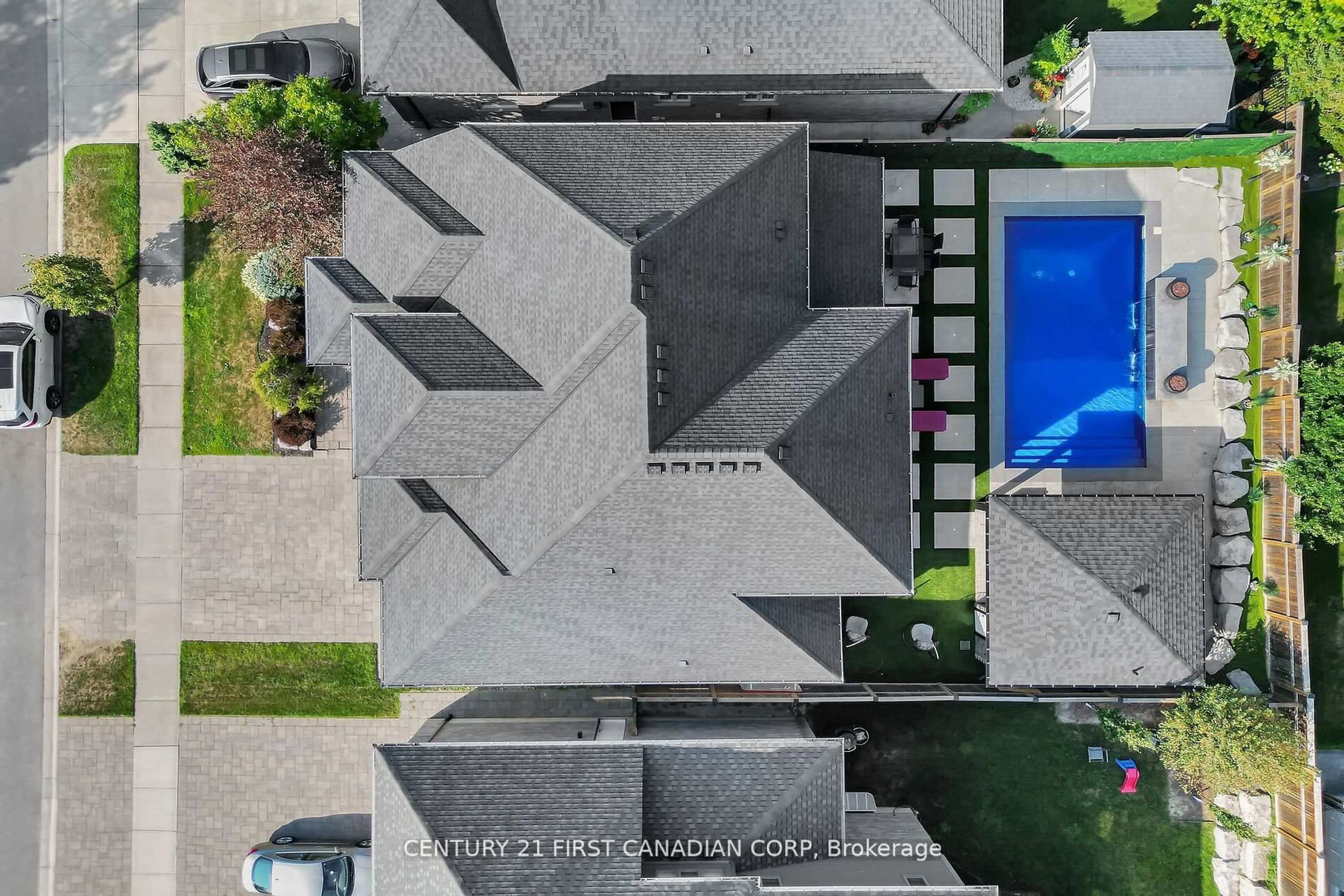 A pic from outside/outdoor area/front of a property/back of a property/a pic from drone, street for 90 Pebblecreek Walk, London North Ontario N6G 0K6