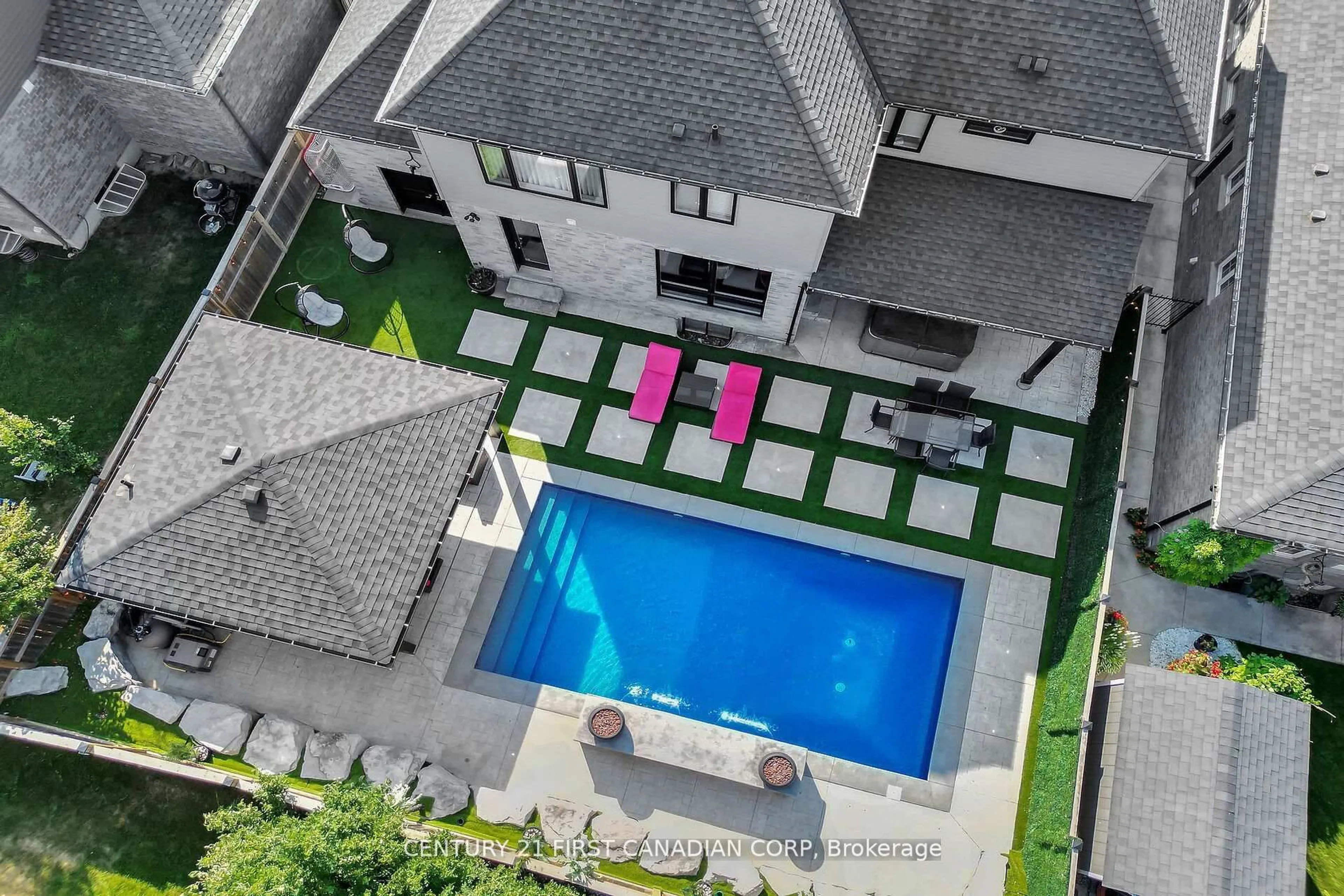 A pic from outside/outdoor area/front of a property/back of a property/a pic from drone, street for 90 Pebblecreek Walk, London North Ontario N6G 0K6