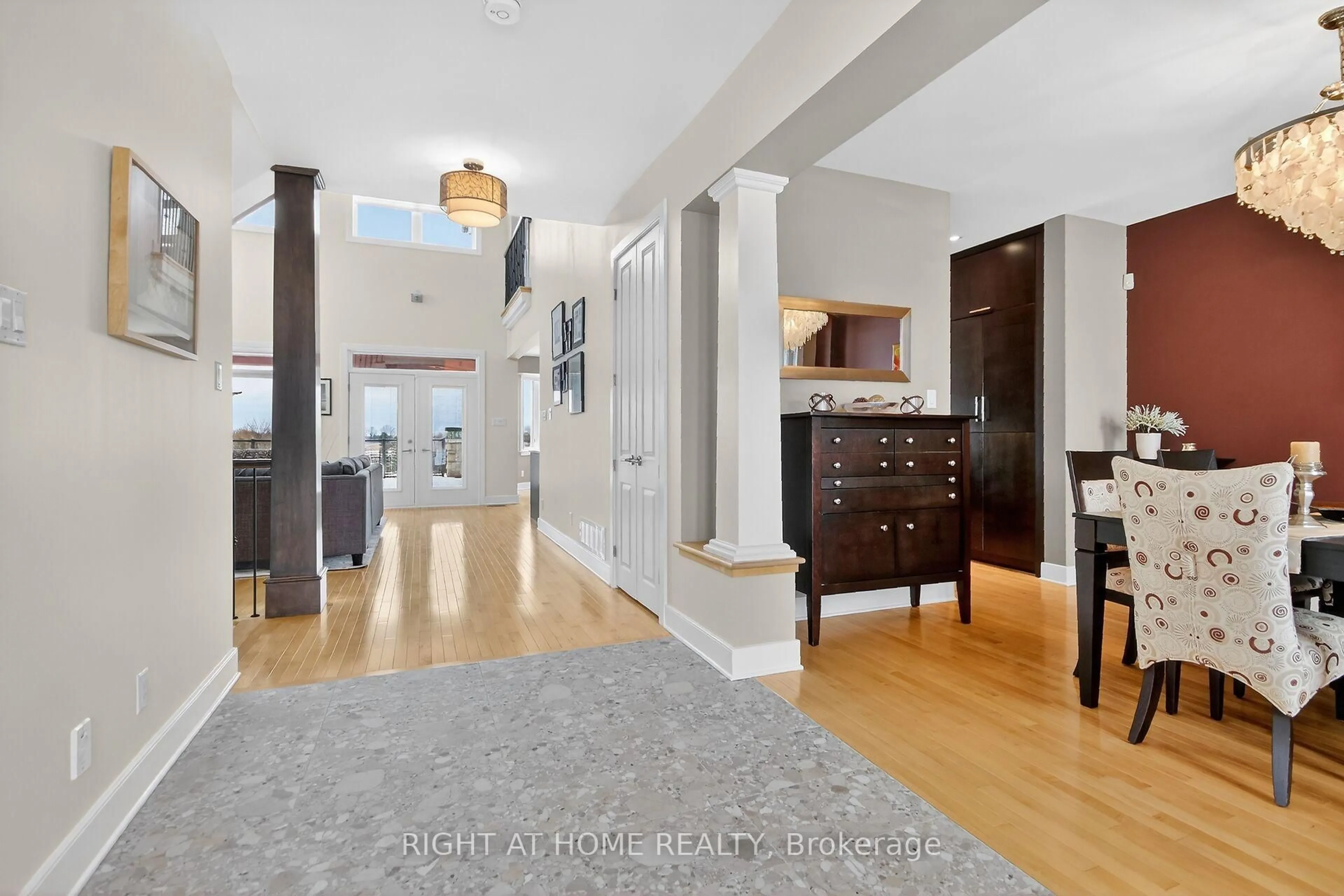 Indoor entryway for 105 Ravenview Way, Kanata Ontario K2W 0E2