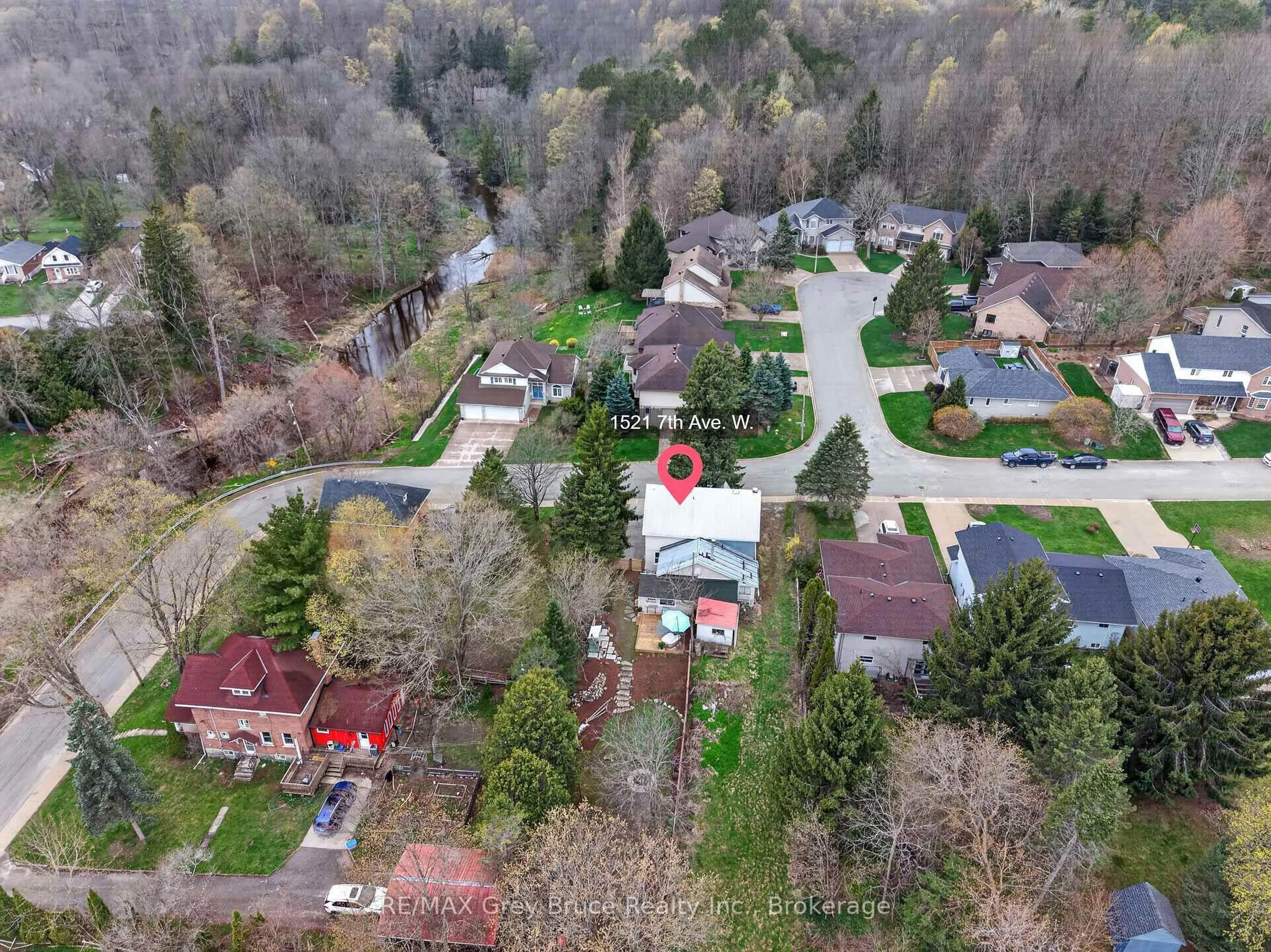 A pic from outside/outdoor area/front of a property/back of a property/a pic from drone, street for 1521 7th Ave, Owen Sound Ontario N4K 5L1