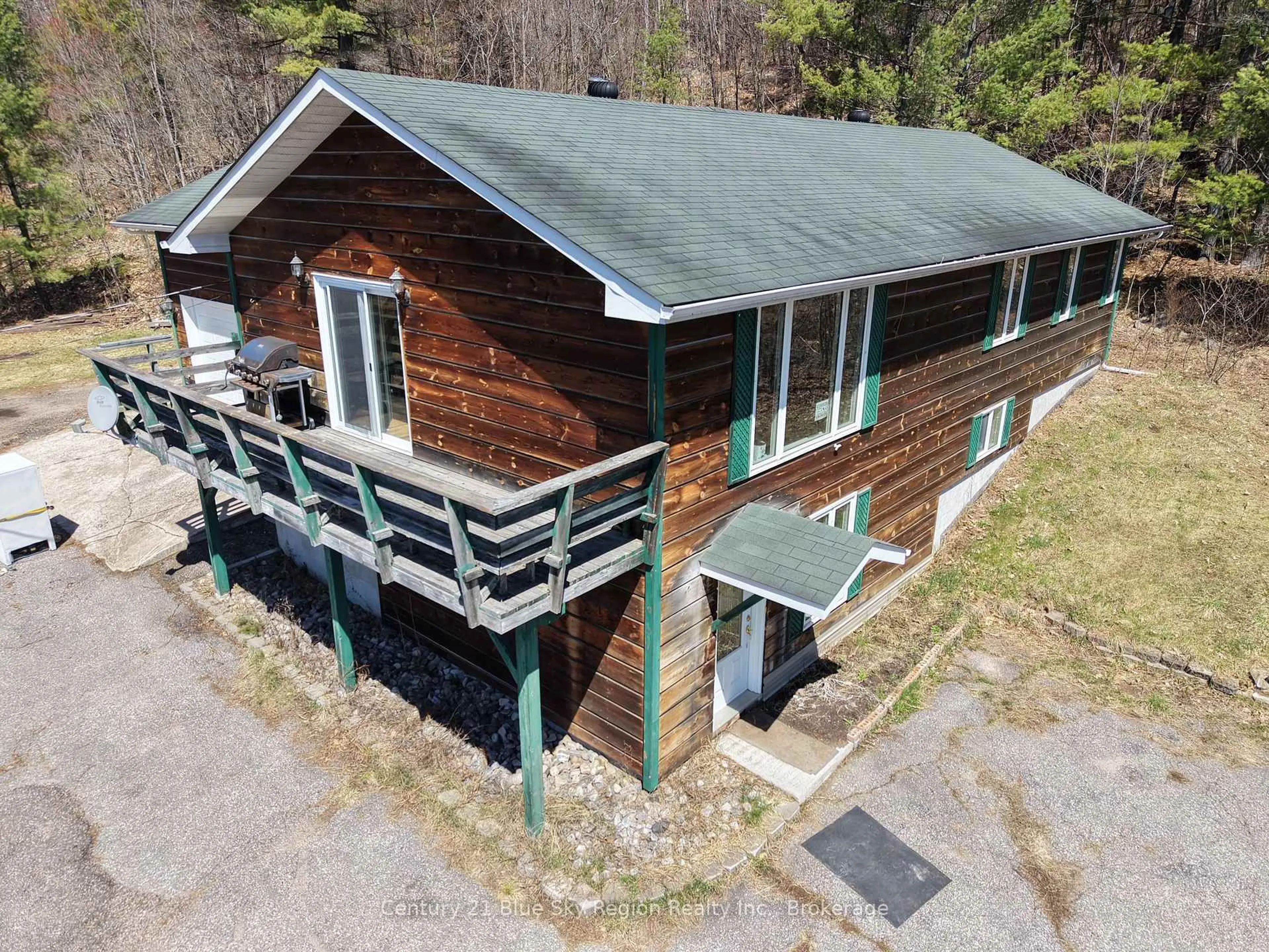 A pic from outside/outdoor area/front of a property/back of a property/a pic from drone, building for 119 Moosehead Rd, Mattawan Ontario P0H 1V0