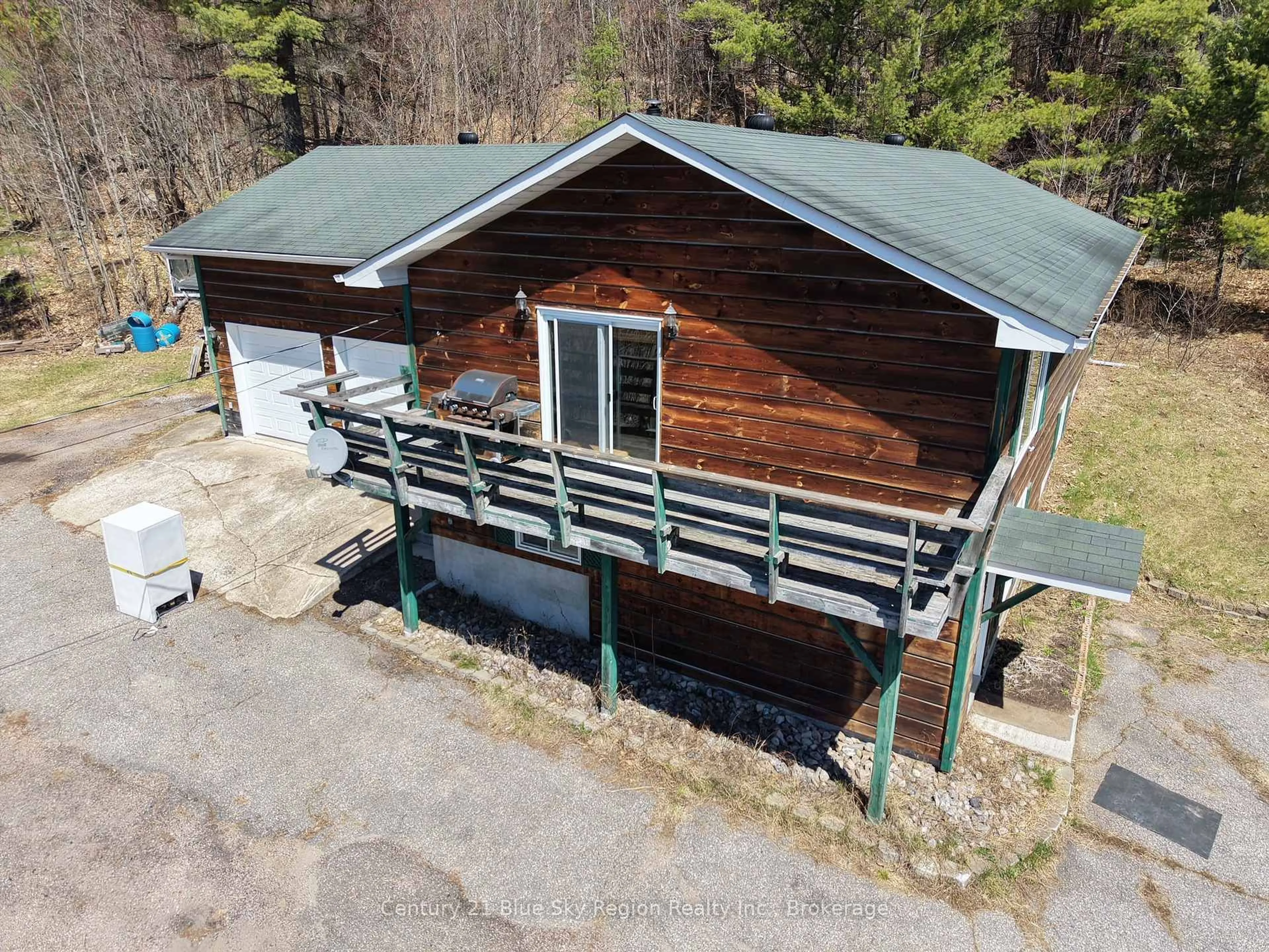 A pic from outside/outdoor area/front of a property/back of a property/a pic from drone, building for 119 Moosehead Rd, Mattawan Ontario P0H 1V0