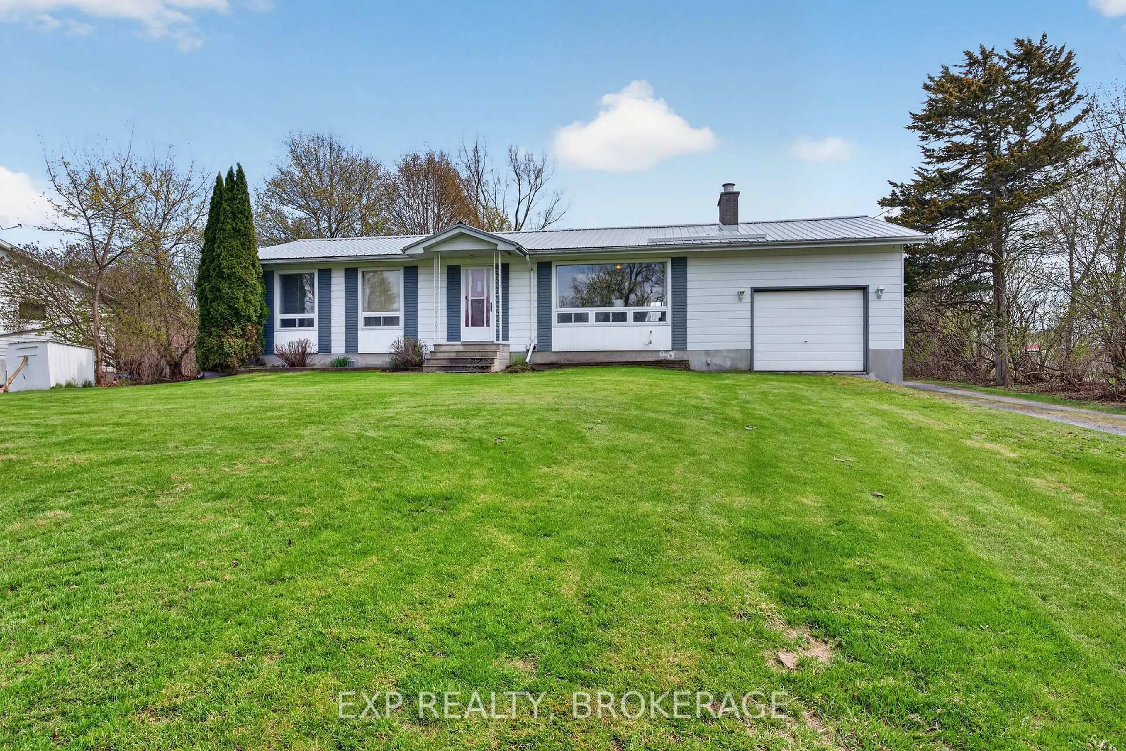 A pic from outside/outdoor area/front of a property/back of a property/a pic from drone, water/lake/river/ocean view for 29 HILLCREST St, Wolfe Island Ontario K0H 2Y0