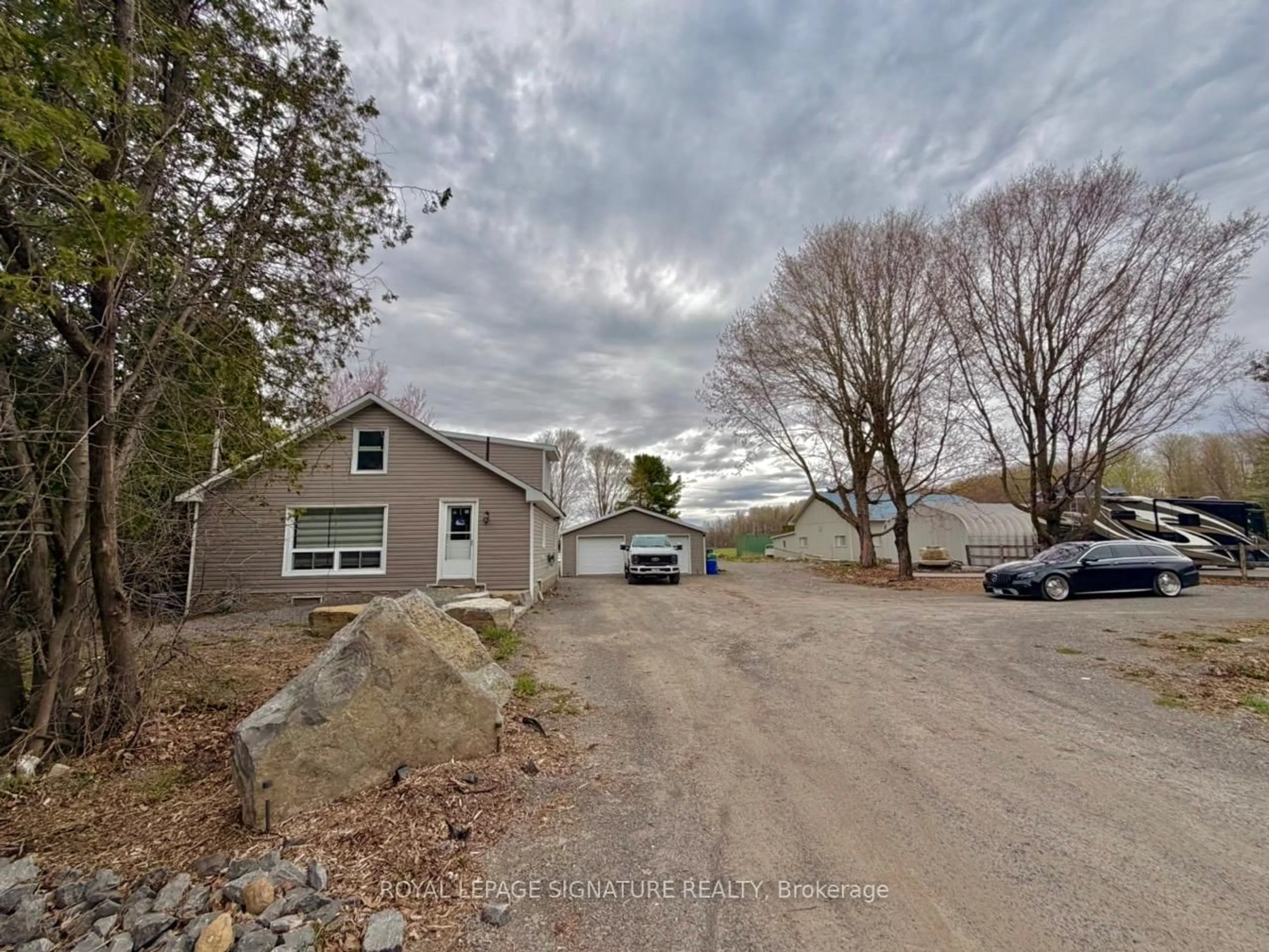 A pic from outside/outdoor area/front of a property/back of a property/a pic from drone, street for 3201 Gordon Murdock Rd, Osgoode Ontario K0A 2W0