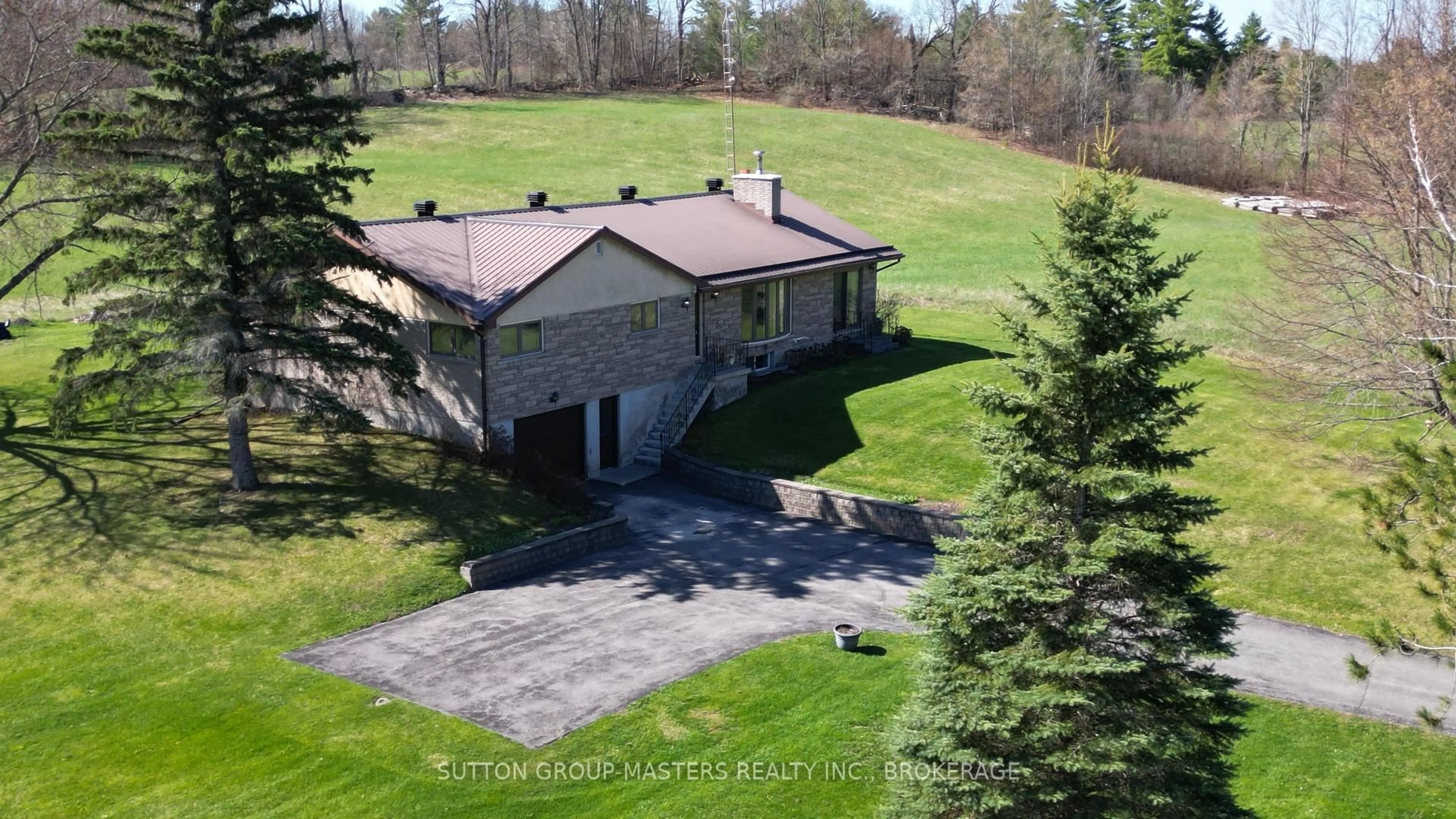 A pic from outside/outdoor area/front of a property/back of a property/a pic from drone, building for 683 Cedarstone Rd, Tamworth Ontario K0K 3G0