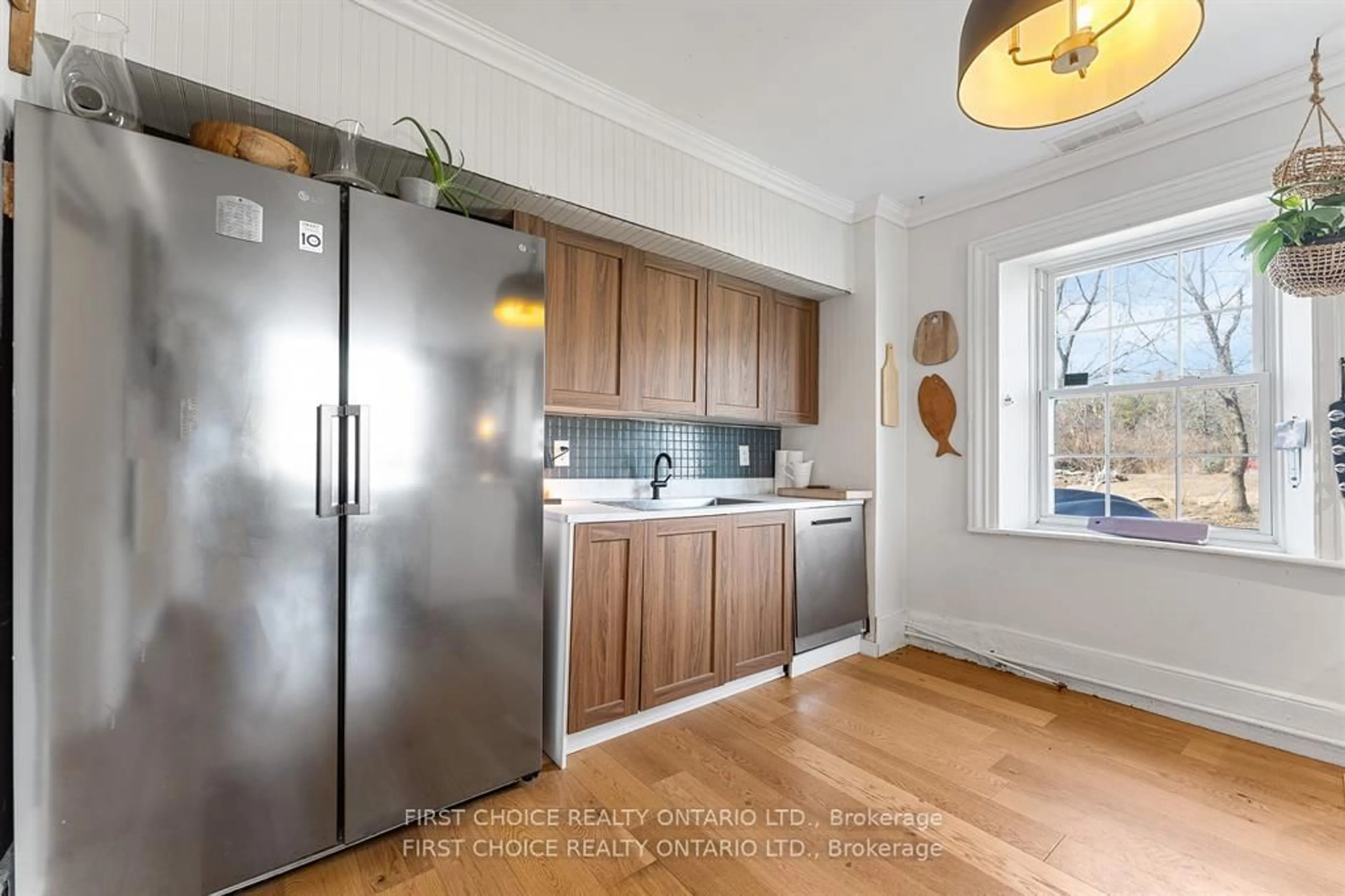 Standard kitchen, wood/laminate floor for 8 Campbell Reid Crt, Ottawa Ontario K2K 1X7