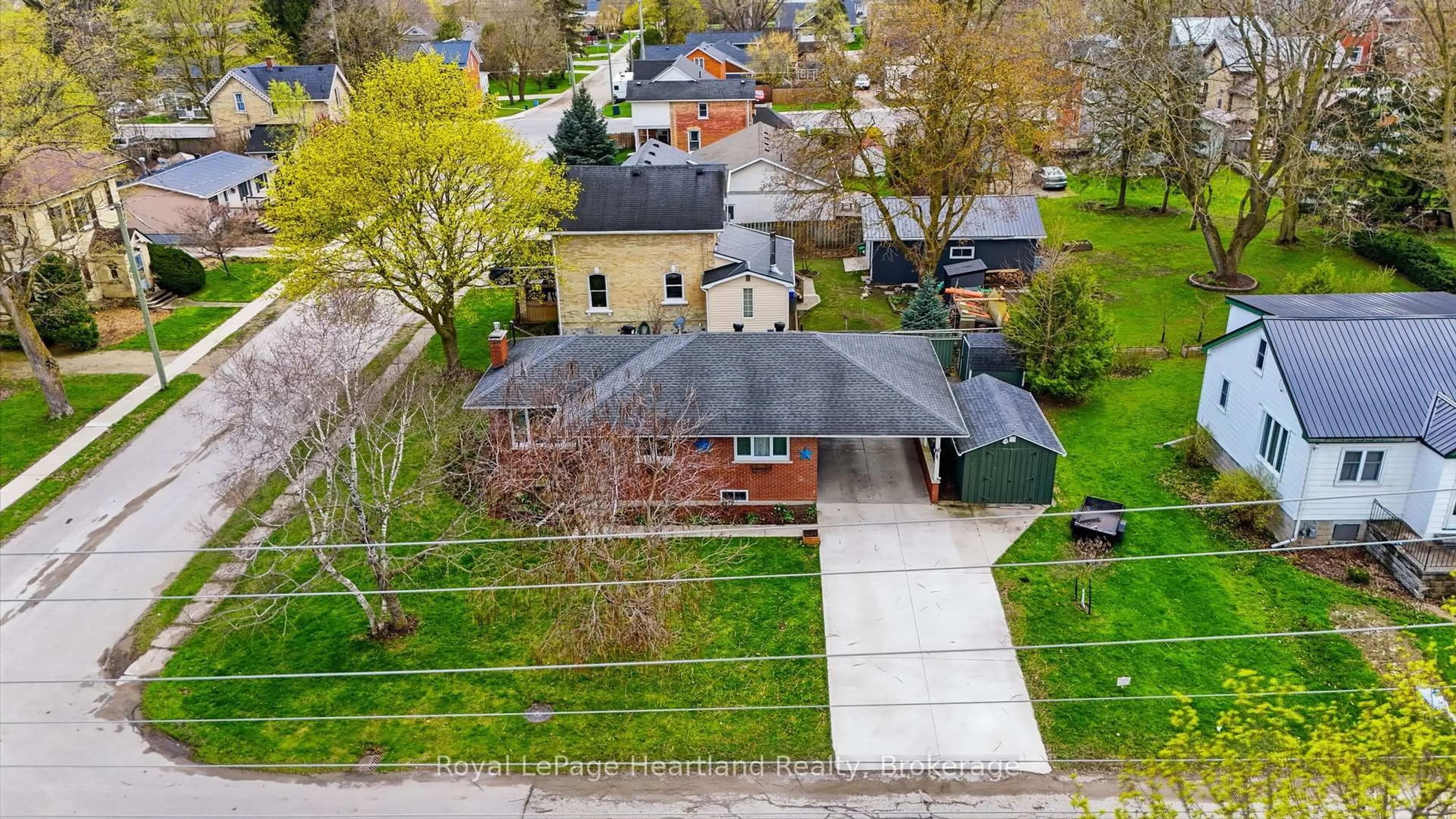 A pic from outside/outdoor area/front of a property/back of a property/a pic from drone, street for 170 Queen St, Minto Ontario N0G 1Z0