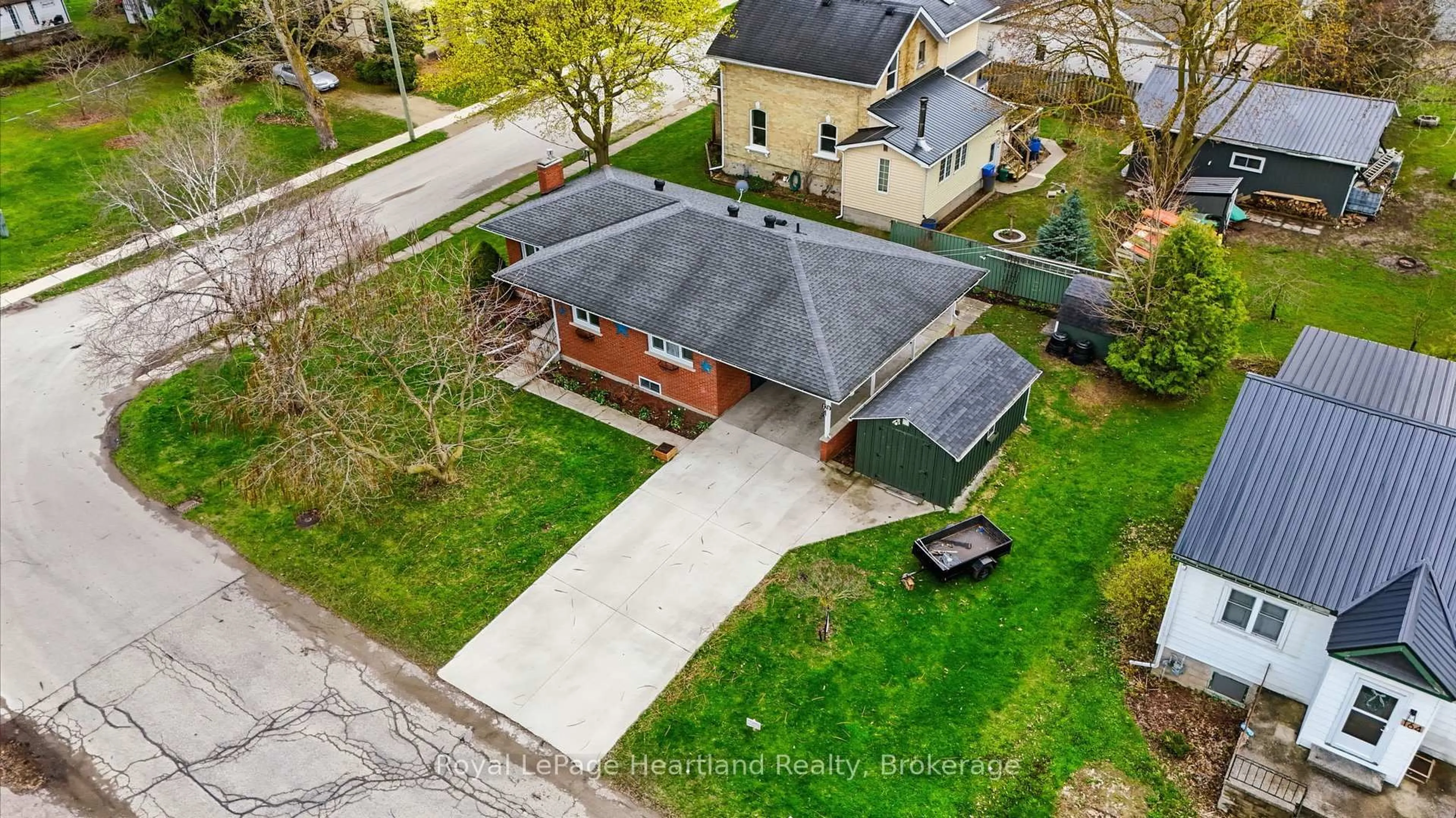 A pic from outside/outdoor area/front of a property/back of a property/a pic from drone, street for 170 Queen St, Minto Ontario N0G 1Z0