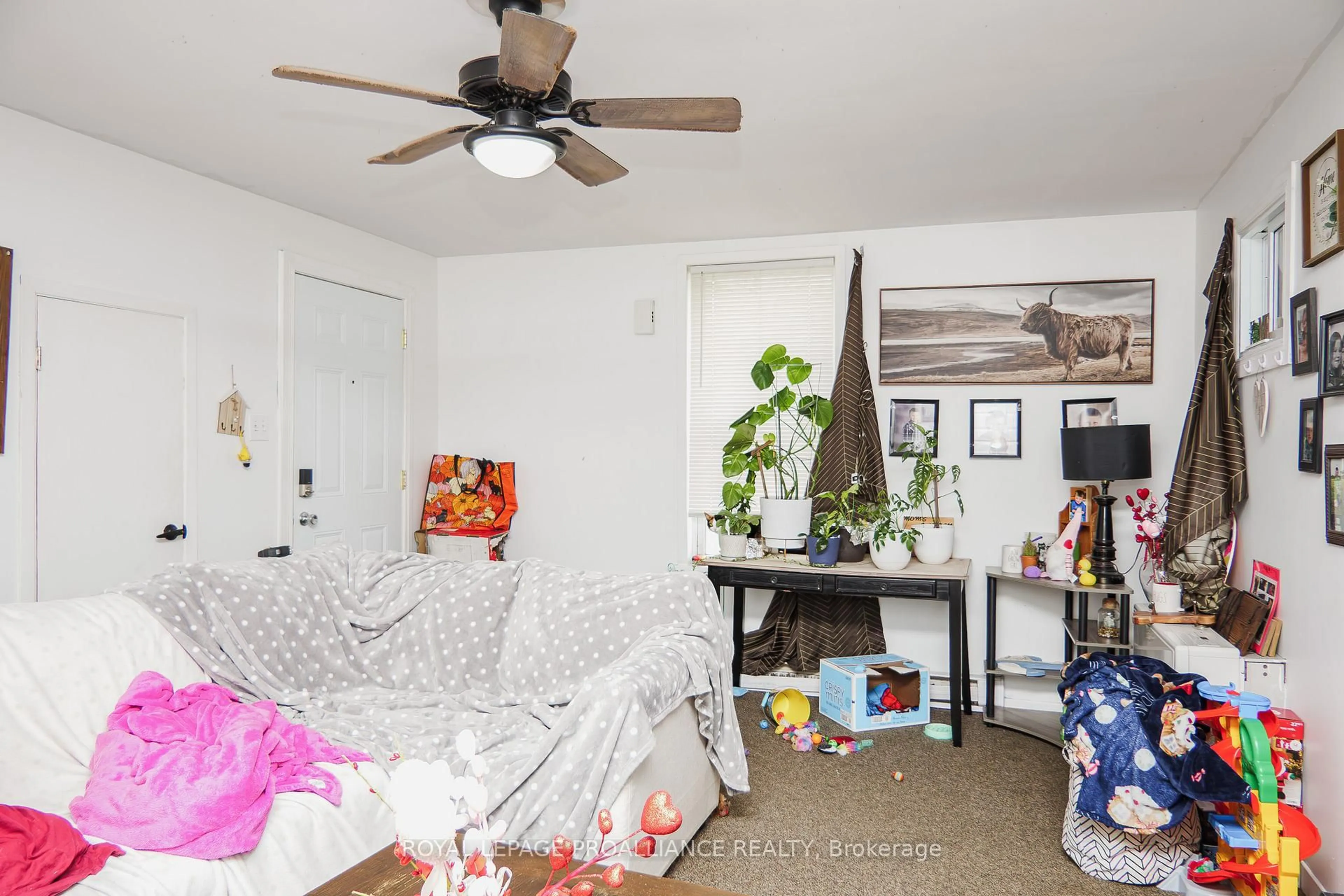 A pic of a room for 71 Canal St, Quinte West Ontario K8V 4K4