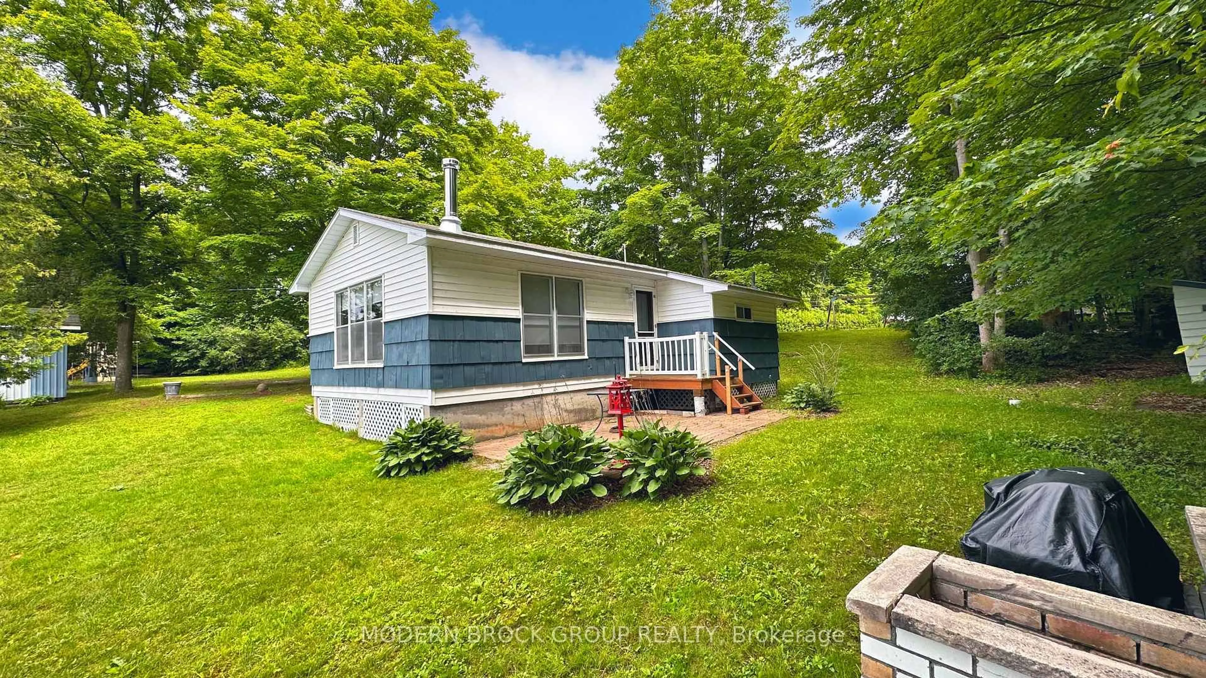 A pic from outside/outdoor area/front of a property/back of a property/a pic from drone, unknown for 94 Graham Lake Rd, Front of Yonge Ontario K0E 1R0