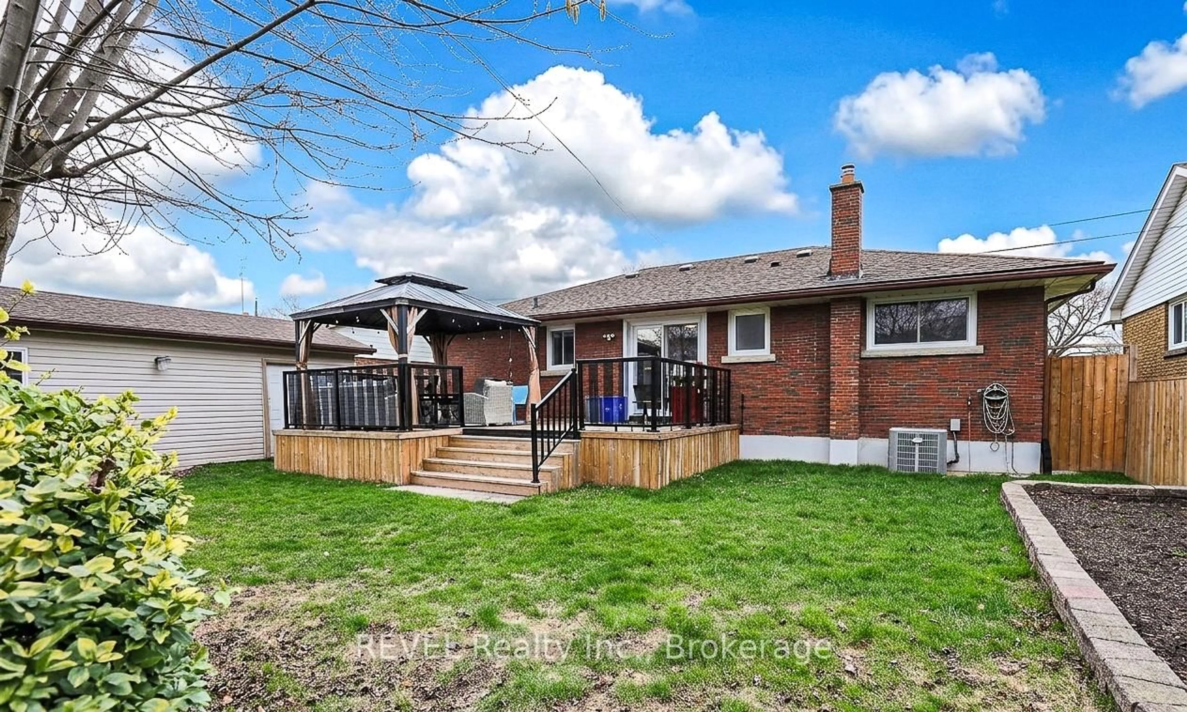 Unknown for 24 Grosvenor St, St. Catharines Ontario L2M 3E2