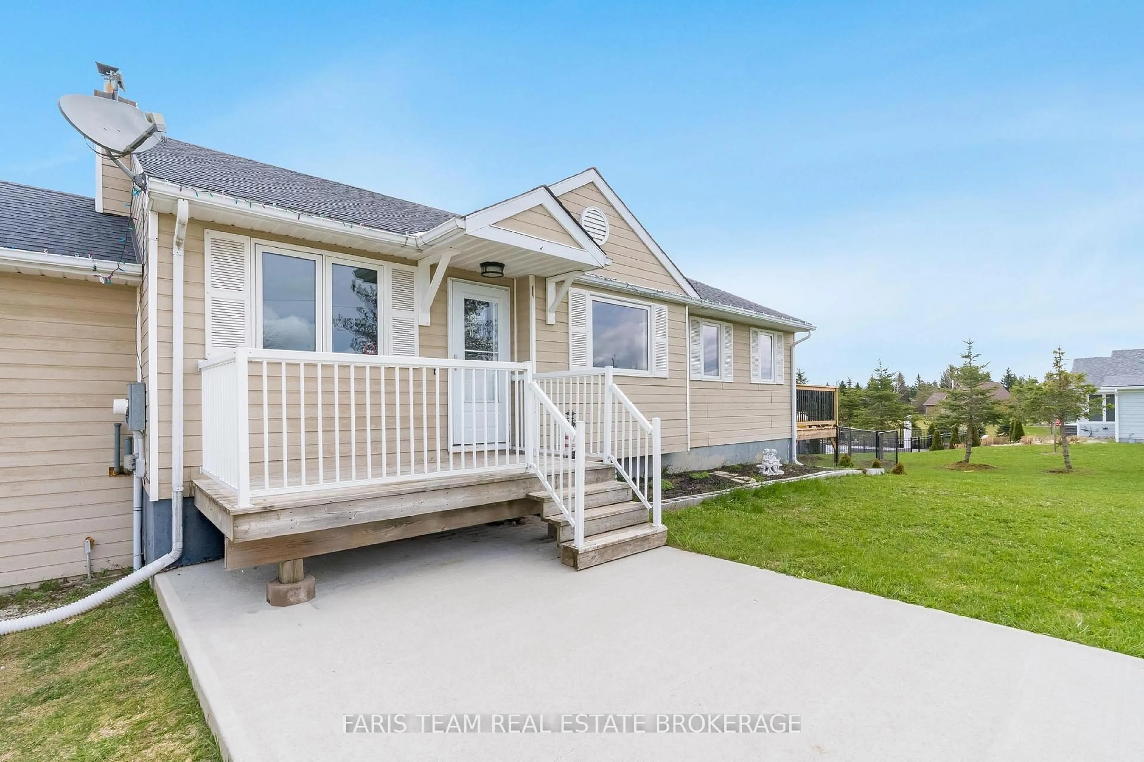 Home with vinyl exterior material, unknown for 157 Brewster Lake Rd, Grey Highlands Ontario N0C 1M0