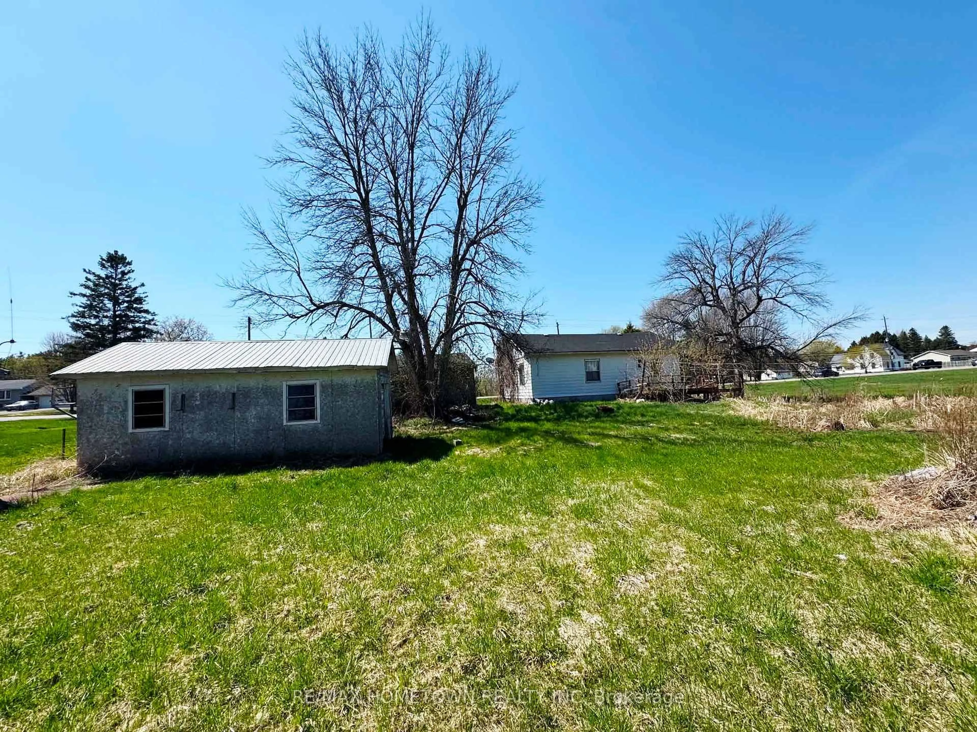 A pic from outside/outdoor area/front of a property/back of a property/a pic from drone, unknown for 4091 County Road 29 Rd, Elizabethtown-Kitley Ontario K6V 5T4