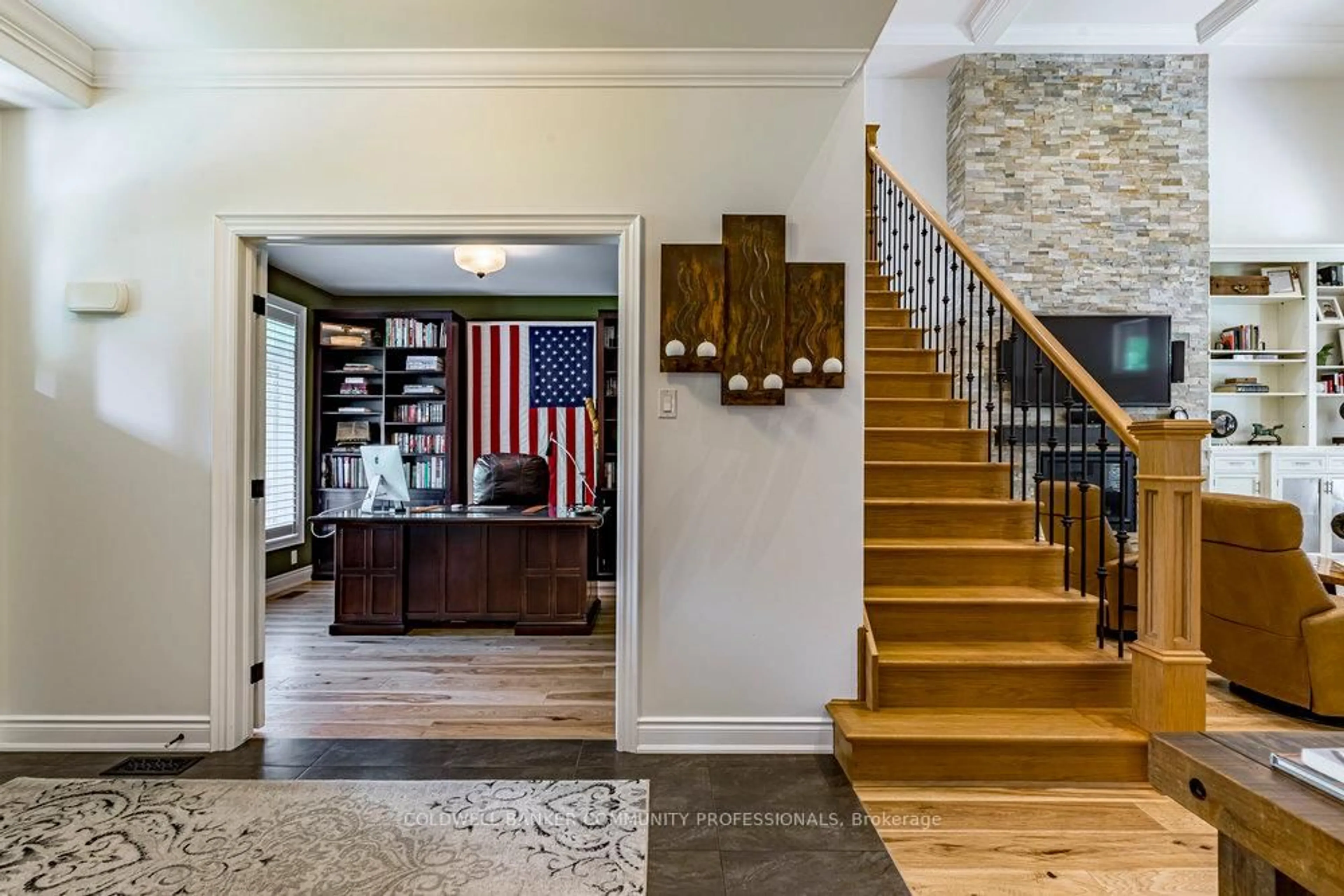 Indoor entryway for 60 Parker Ave, Hamilton Ontario L9G 1A7