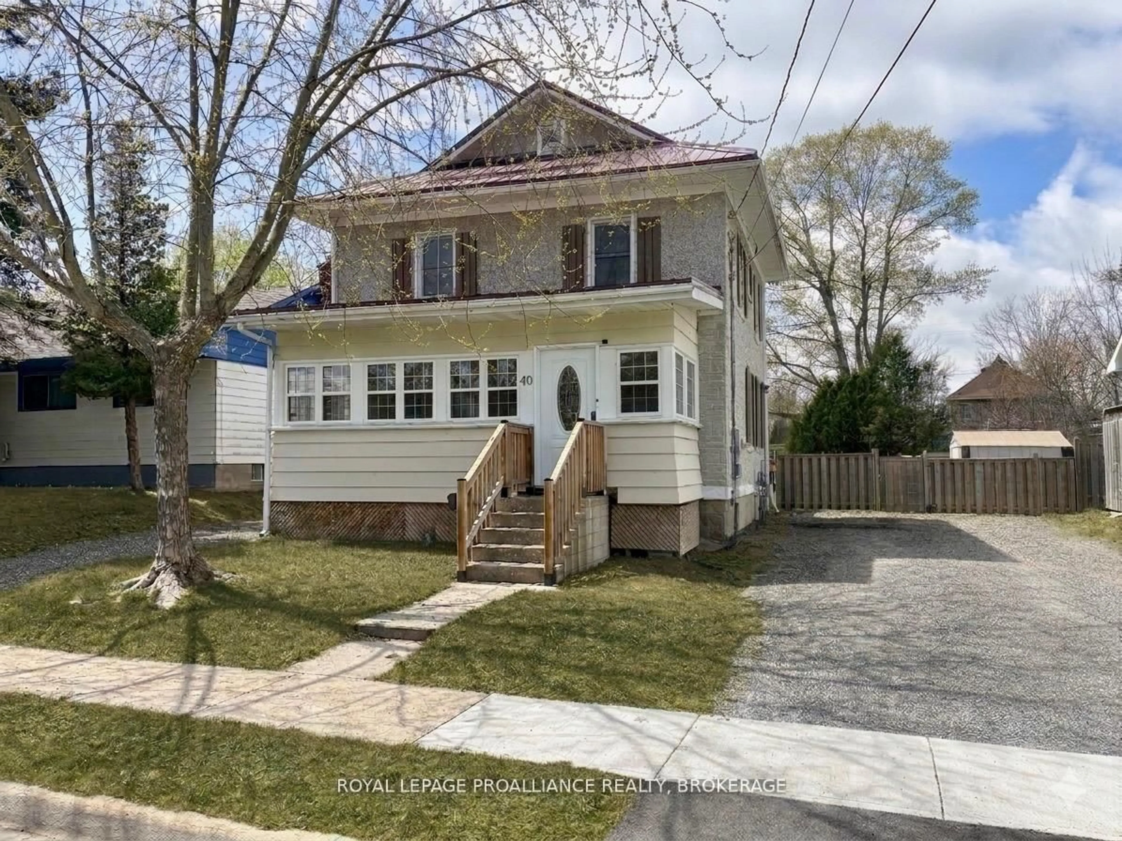 Unknown for 40 Elm St, Gananoque Ontario K7G 2S7
