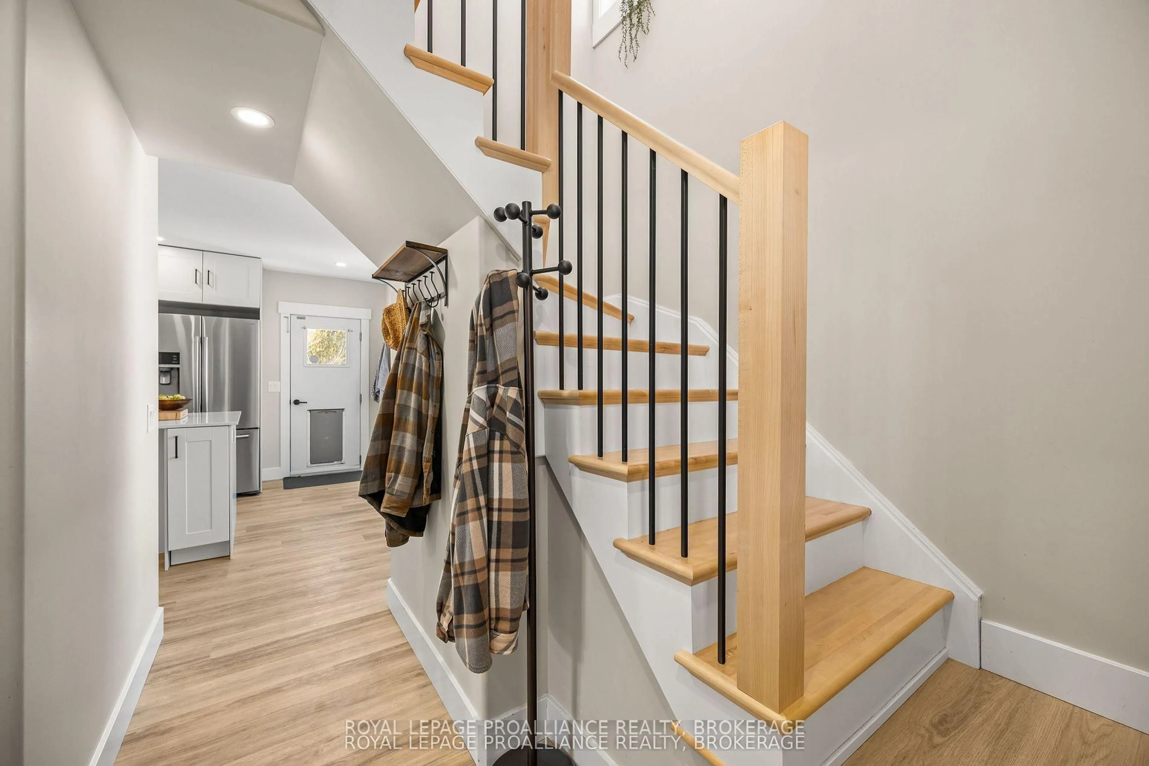 Indoor entryway for 40 Elm St, Gananoque Ontario K7G 2S7