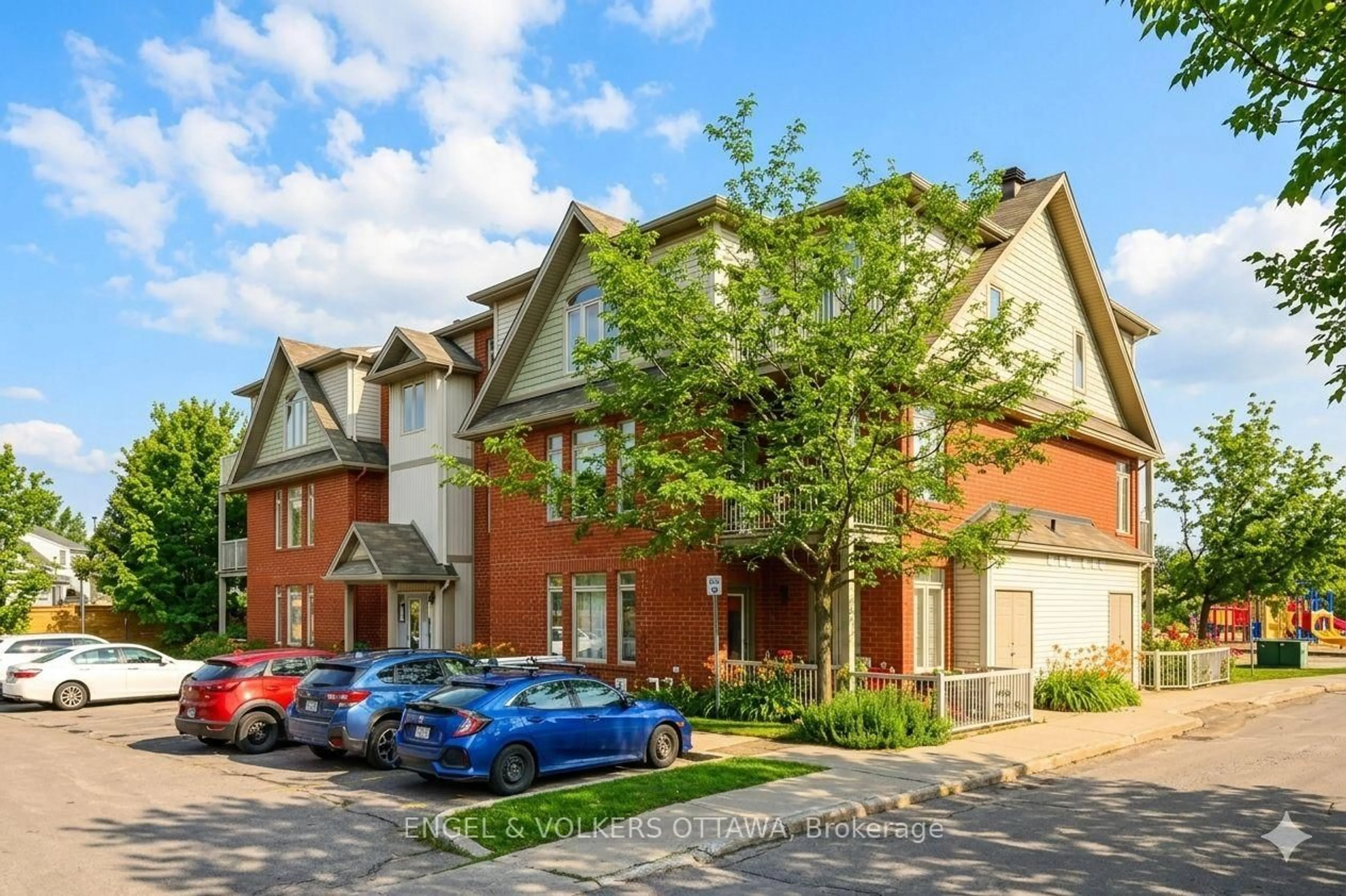 A pic from outside/outdoor area/front of a property/back of a property/a pic from drone, street for 300 Meilleur Private #B, Ottawa Ontario K1L 0A2