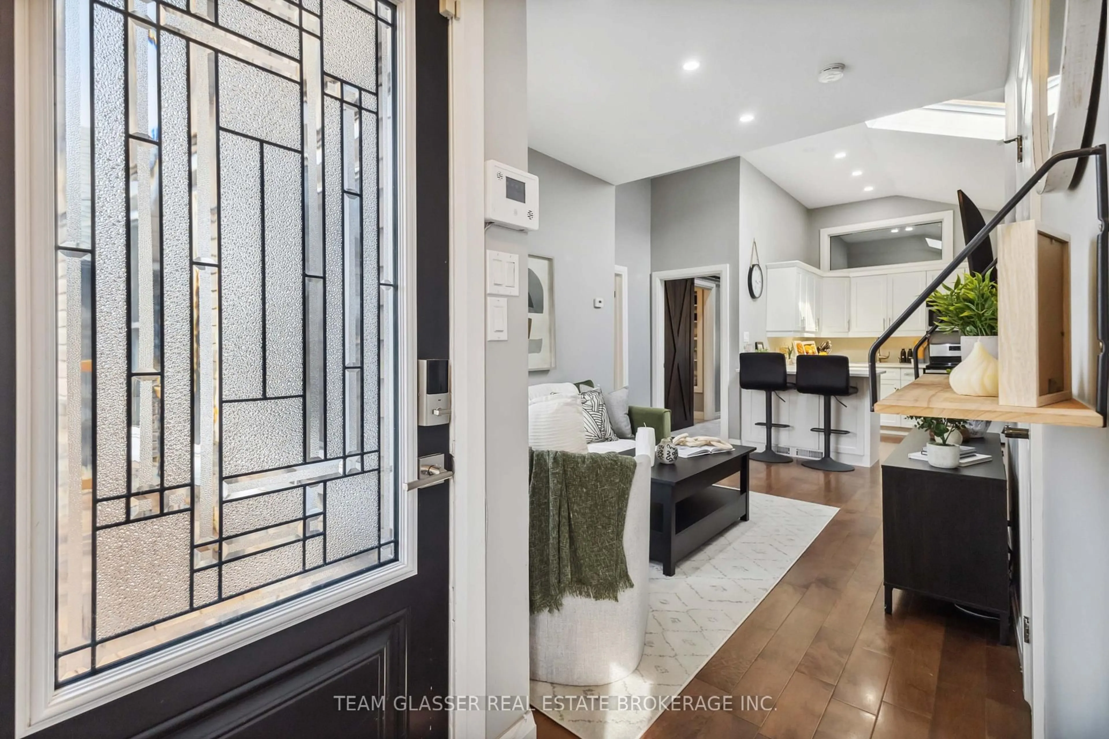 Indoor entryway for 768 GLASGOW St, London East Ontario N5Y 1V9