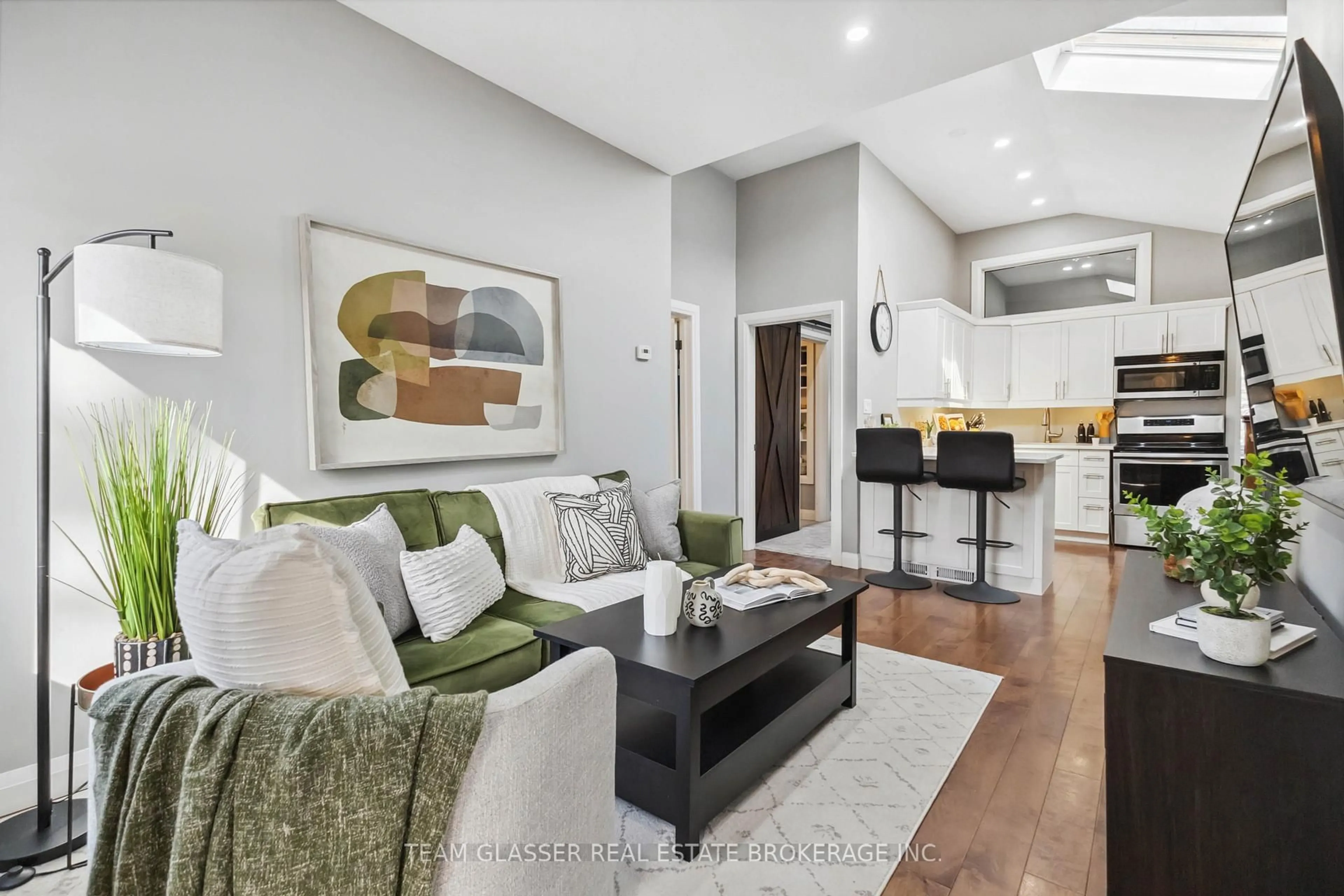 Living room with furniture, unknown for 768 GLASGOW St, London East Ontario N5Y 1V9