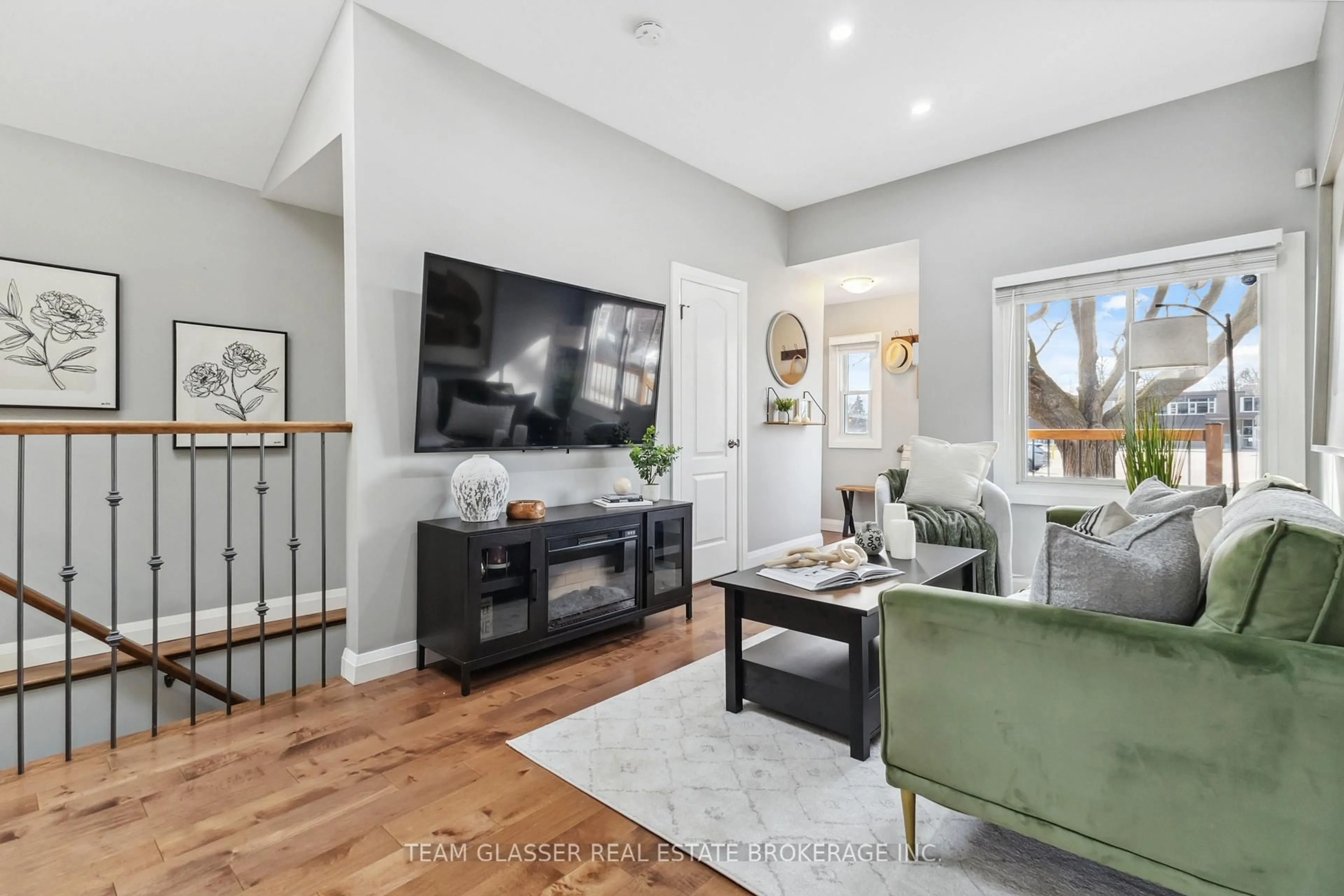 Living room with furniture, unknown for 768 GLASGOW St, London East Ontario N5Y 1V9