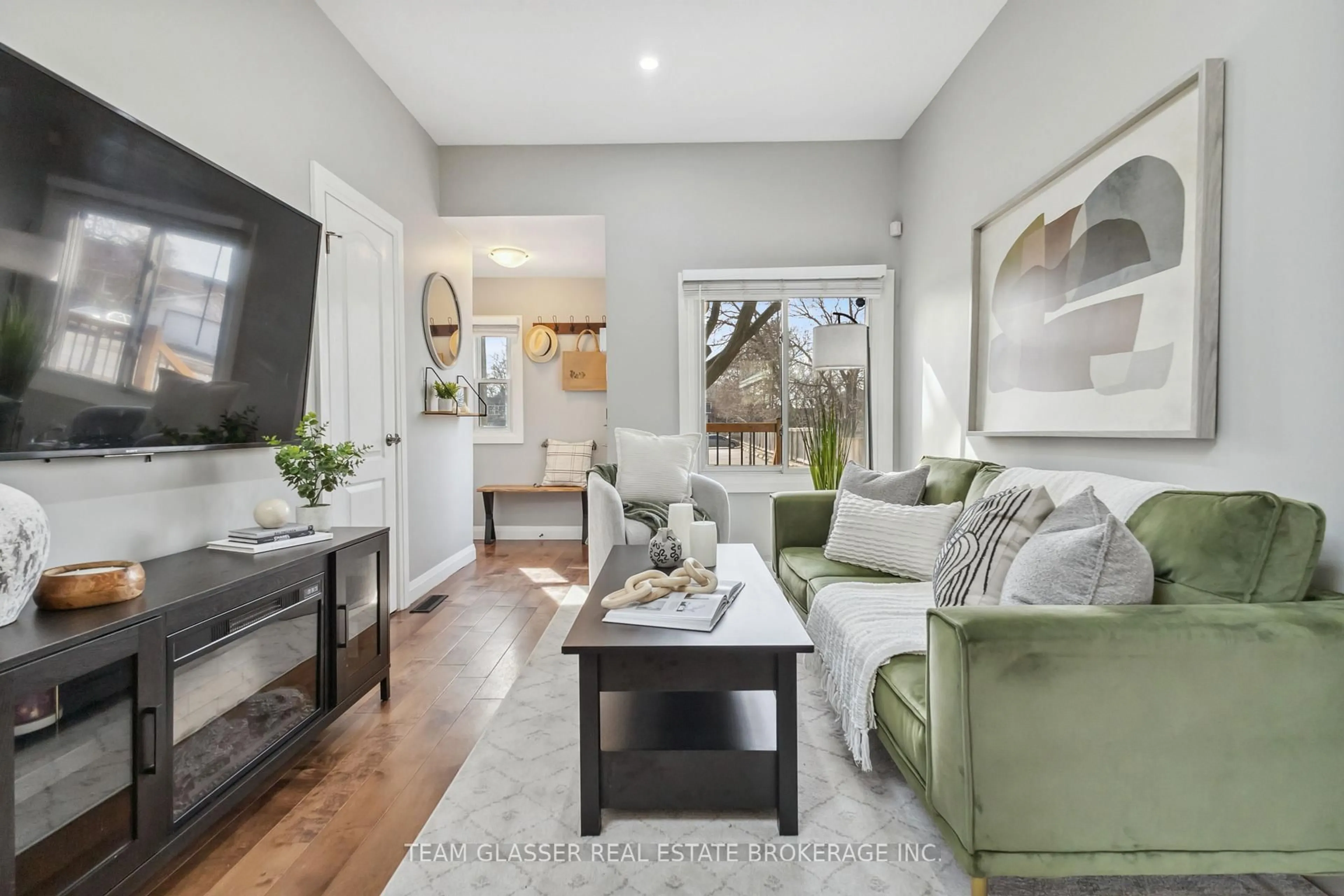 Living room with furniture, unknown for 768 GLASGOW St, London East Ontario N5Y 1V9