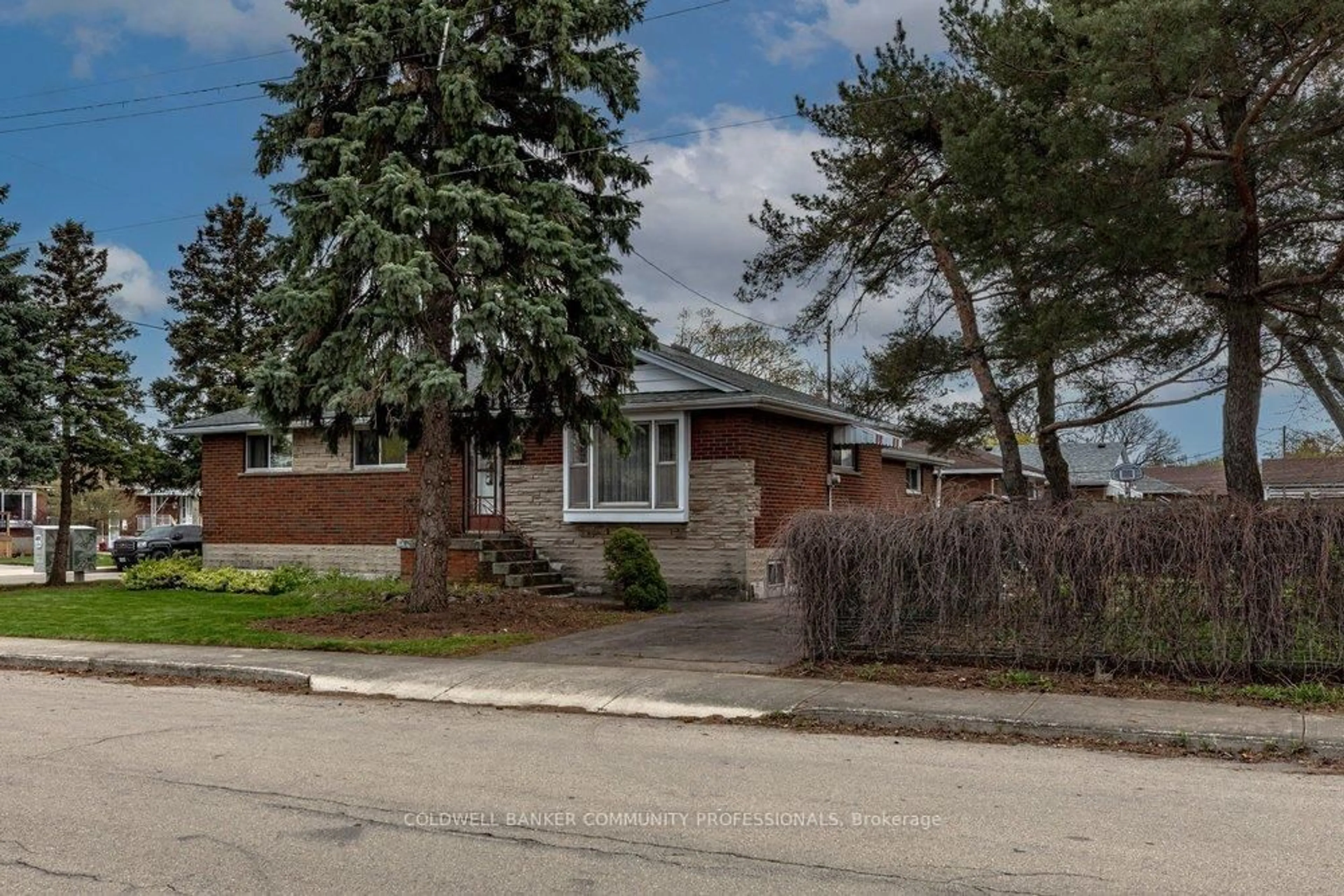 Home with brick exterior material, street for 14 Callie Rd, Hamilton Ontario L9A 1Z4