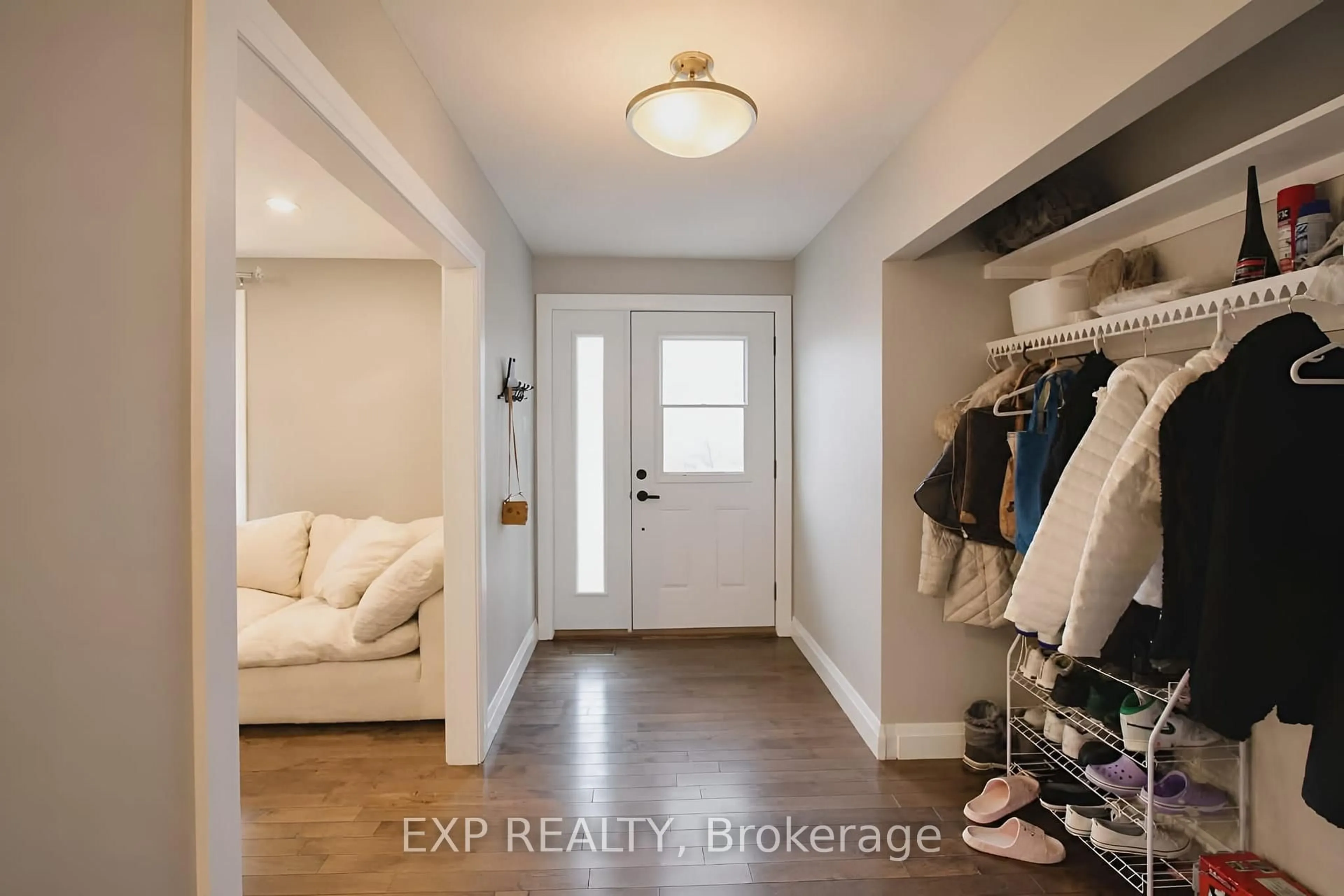 Indoor entryway for 2956 River Rd, Ottawa Ontario K4M 1B4