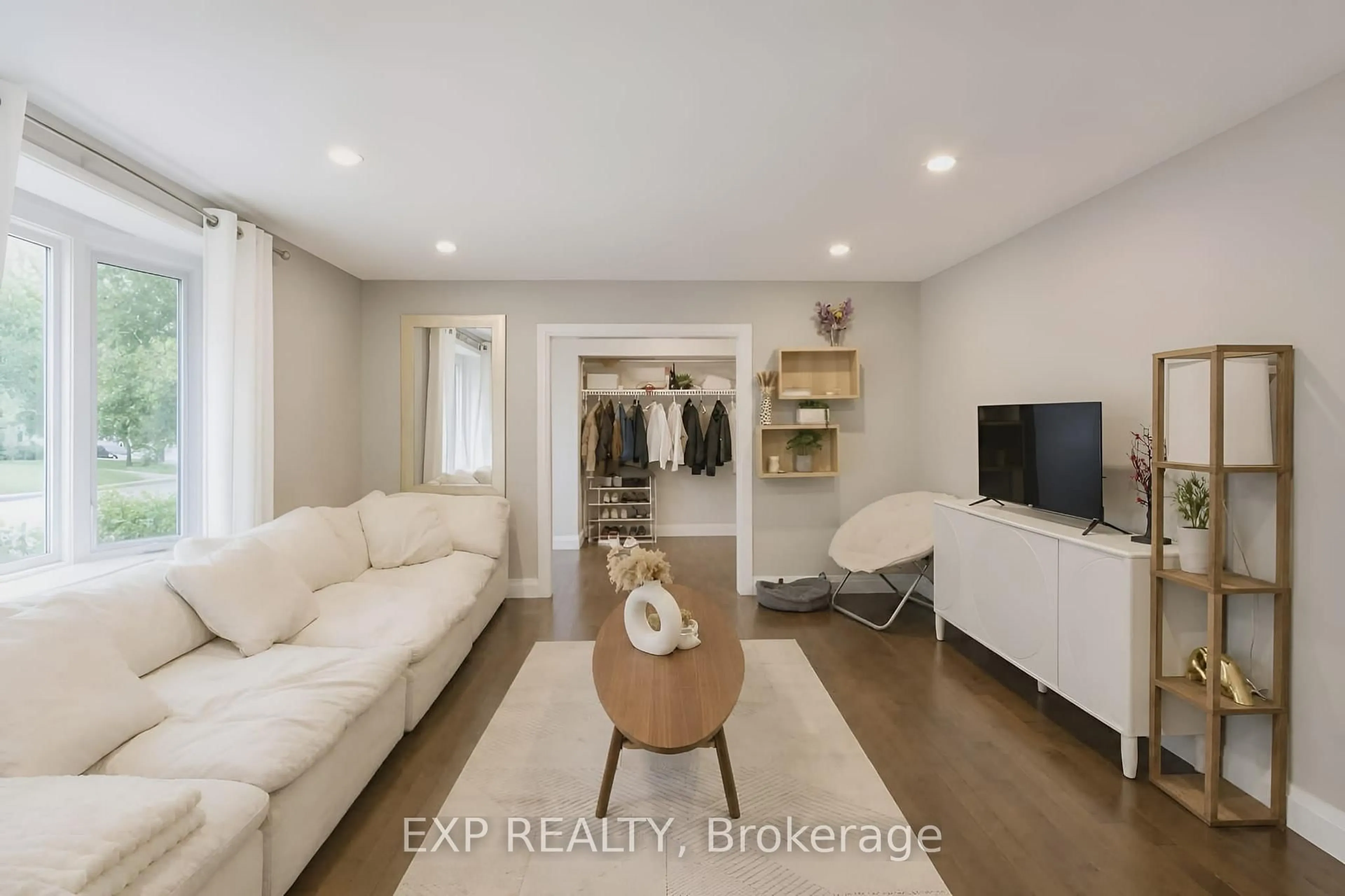 Living room with furniture, unknown for 2956 River Rd, Ottawa Ontario K4M 1B4