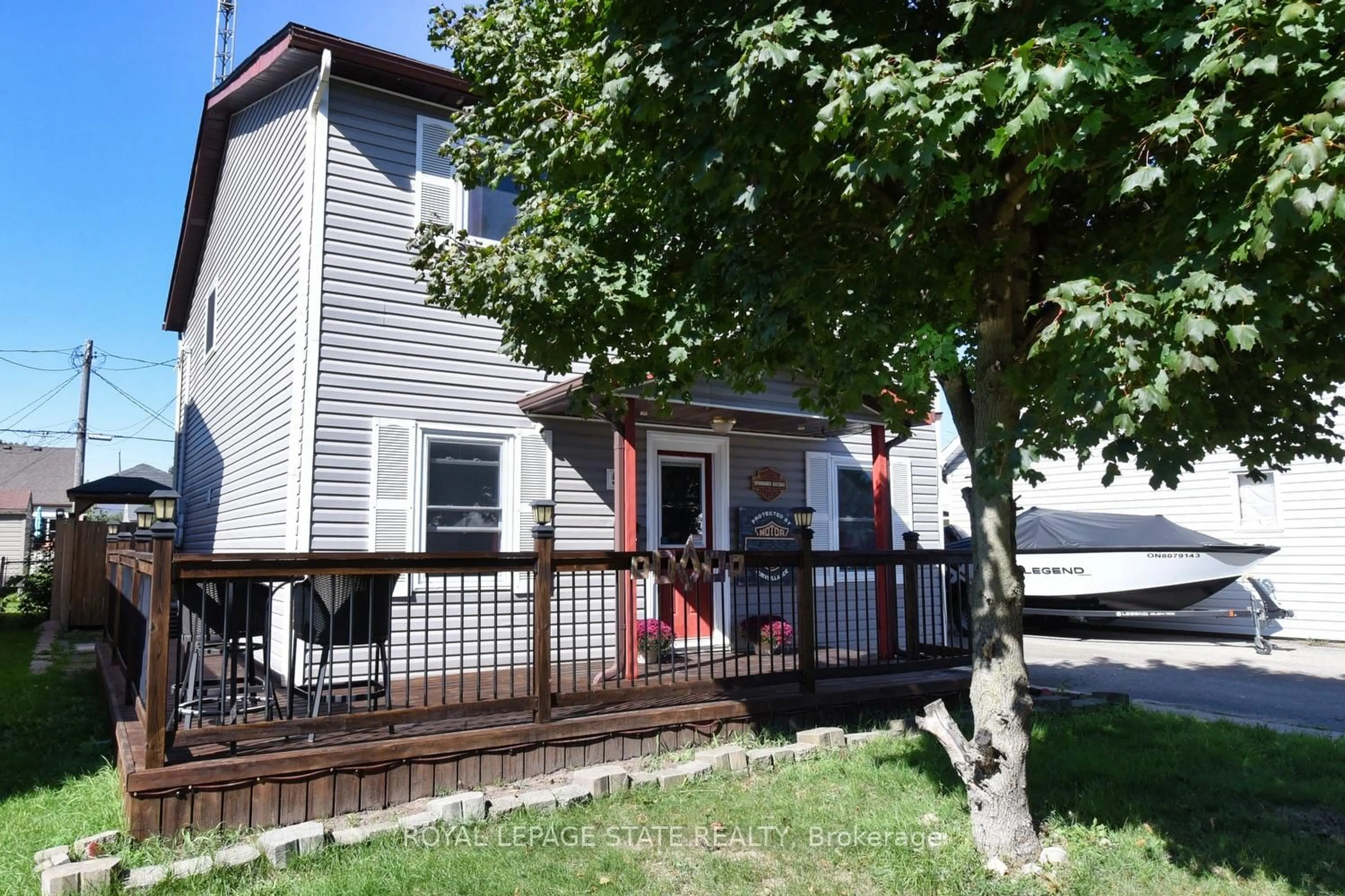 Patio, street for 53 Seventh Ave, Brantford Ontario N3S 1B3