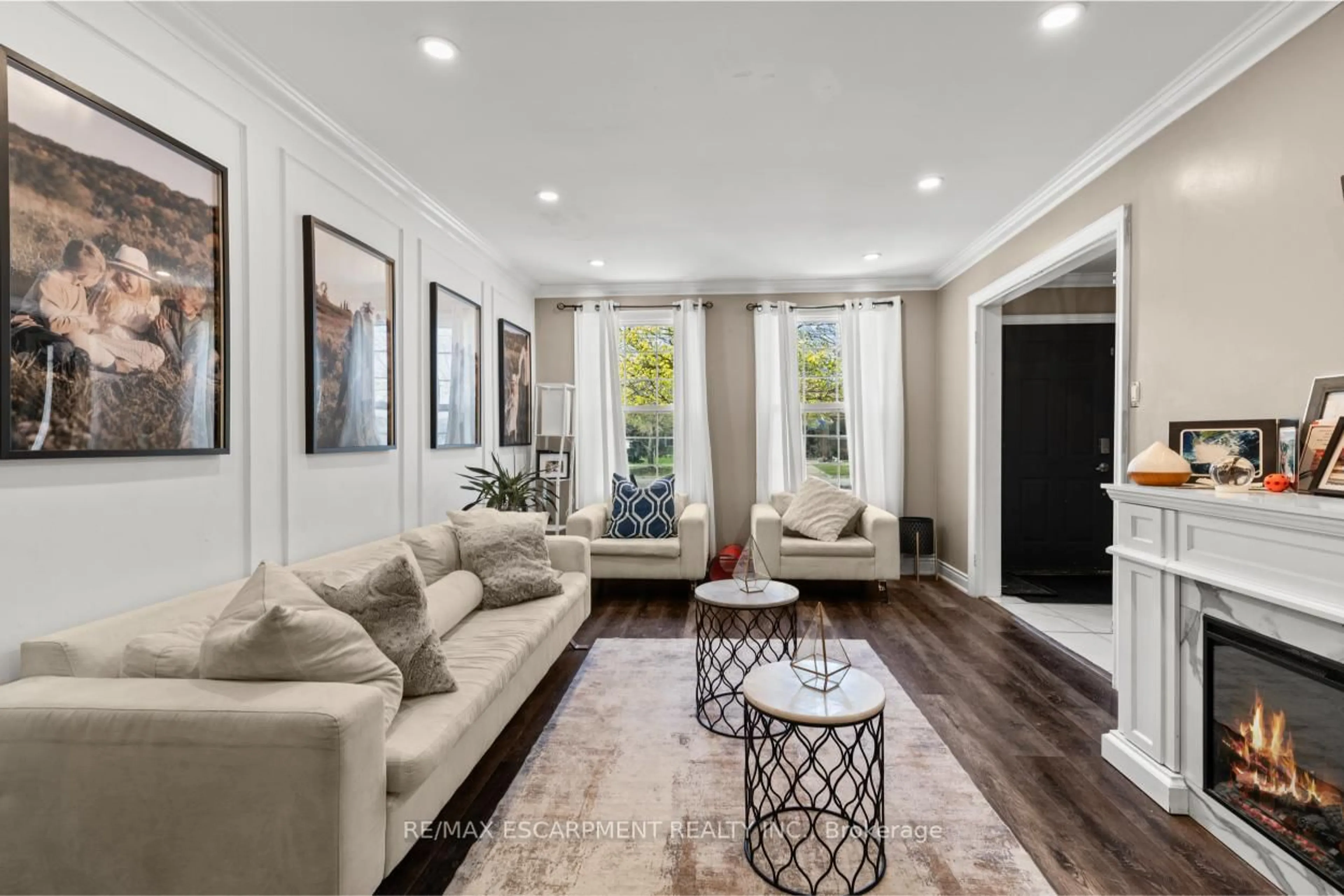 Living room with furniture, unknown for 1169 Vansickle Rd, St. Catharines Ontario L2S 3C9