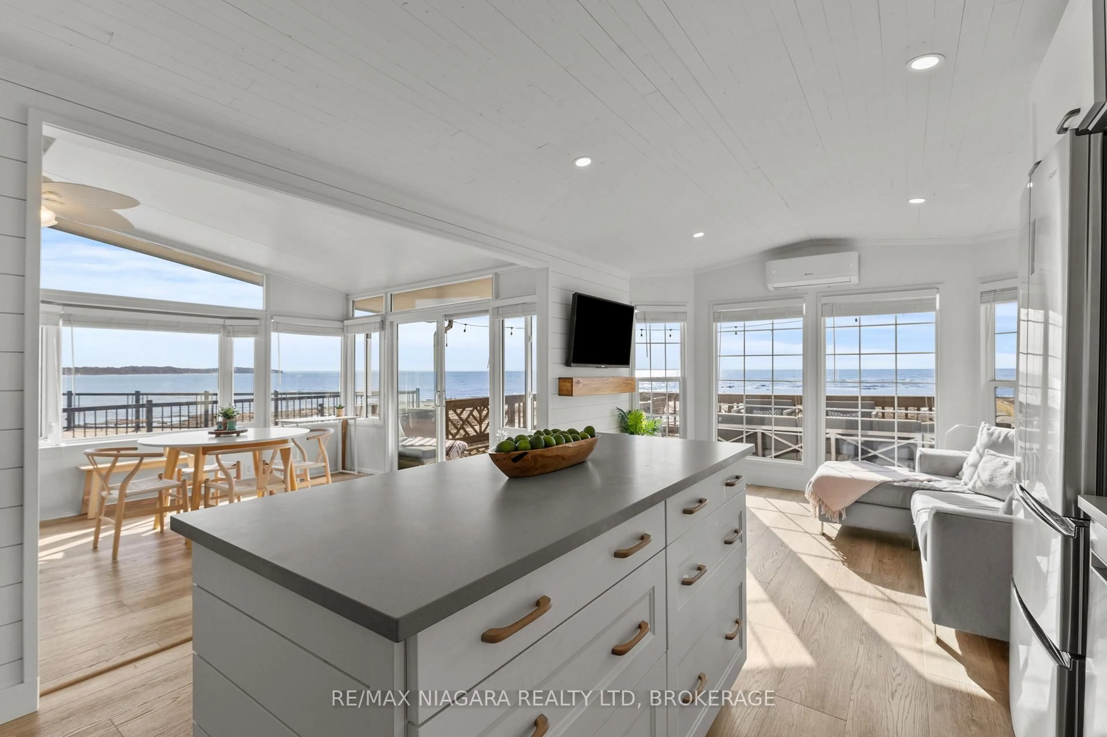 Open concept kitchen, unknown for 490 Empire Rd, Port Colborne Ontario L0S 1R0