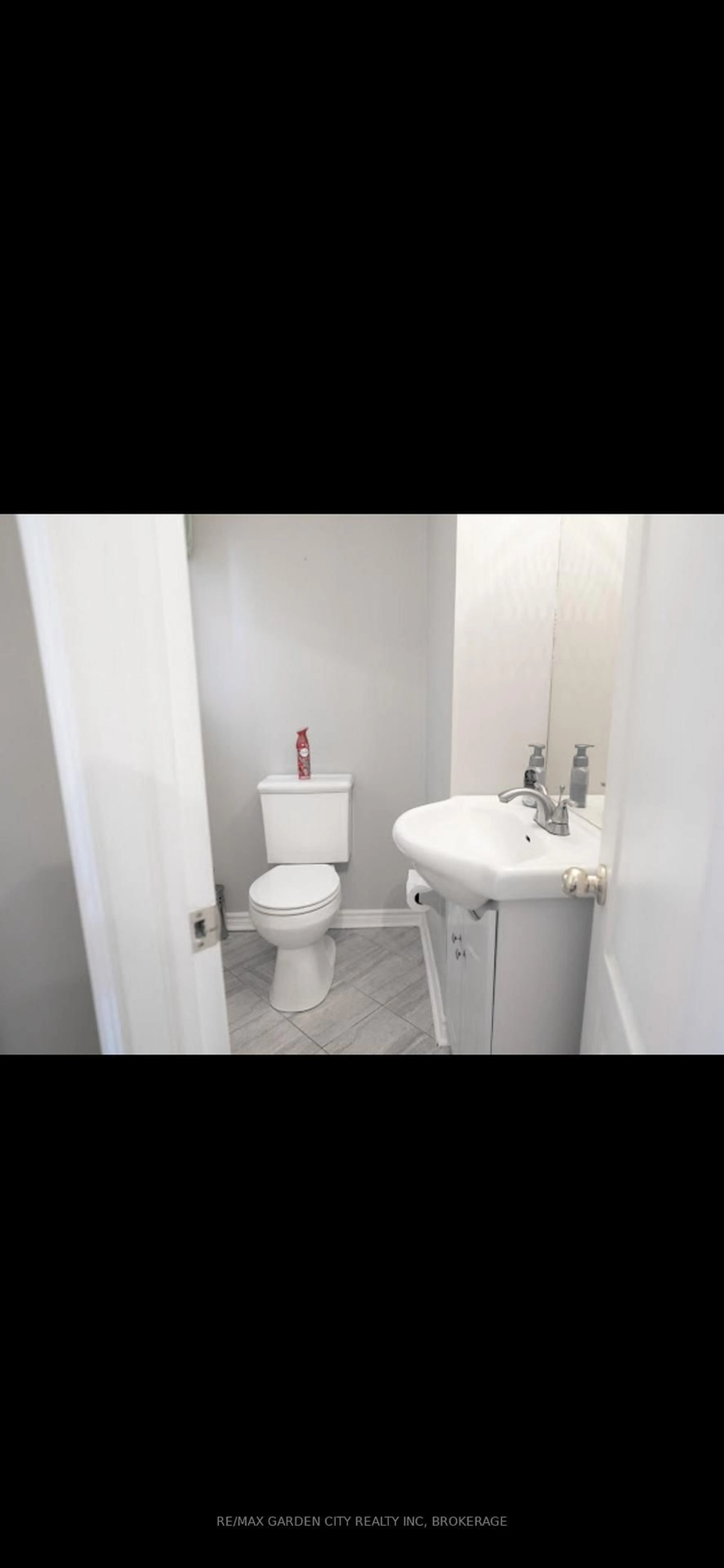 Standard bathroom, floor is not visible for 7370 Monastery Dr #4, Niagara Falls Ontario L2H 3C4
